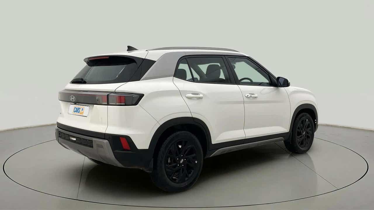 Rear three-quarter view of a Atlas White with Abyss Black Hyundai Creta