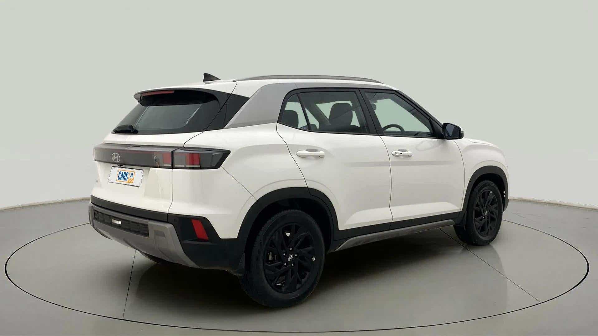 Rear three-quarter view of a Atlas White with Abyss Black Hyundai Creta