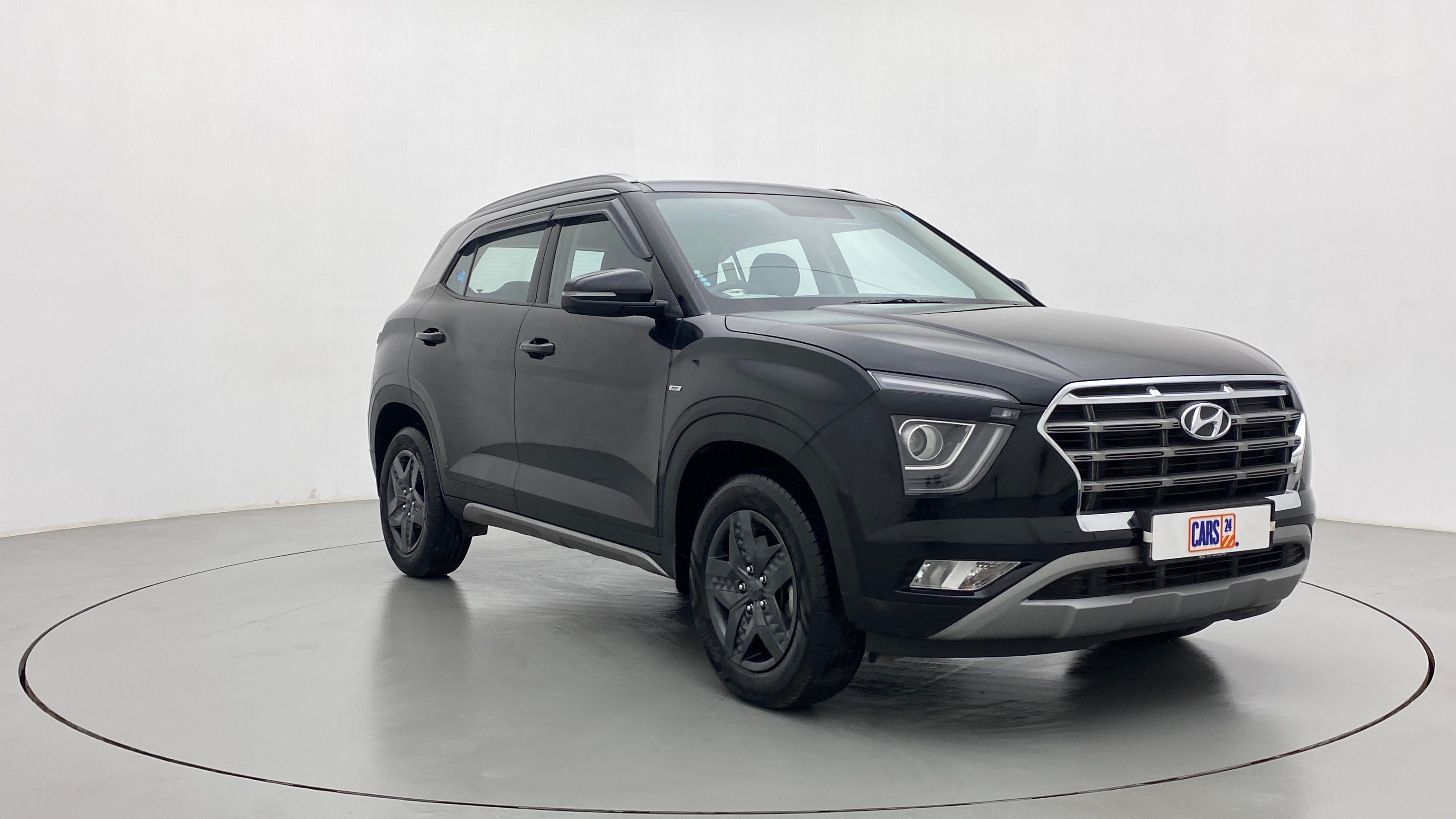 Front three-quarter view of a Hyundai Creta 2018-2023