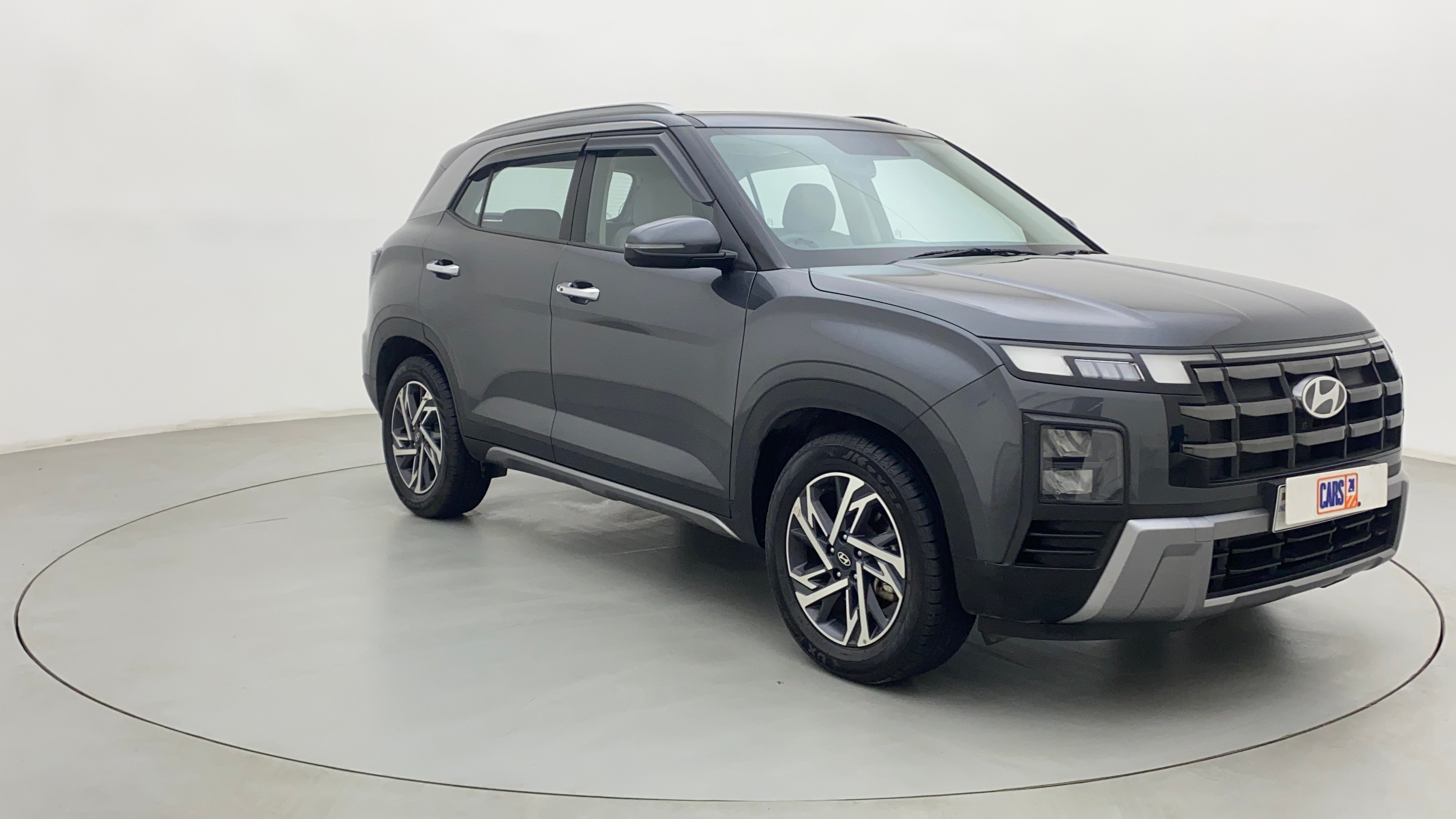 Front three quarter view of a Hyundai Creta
