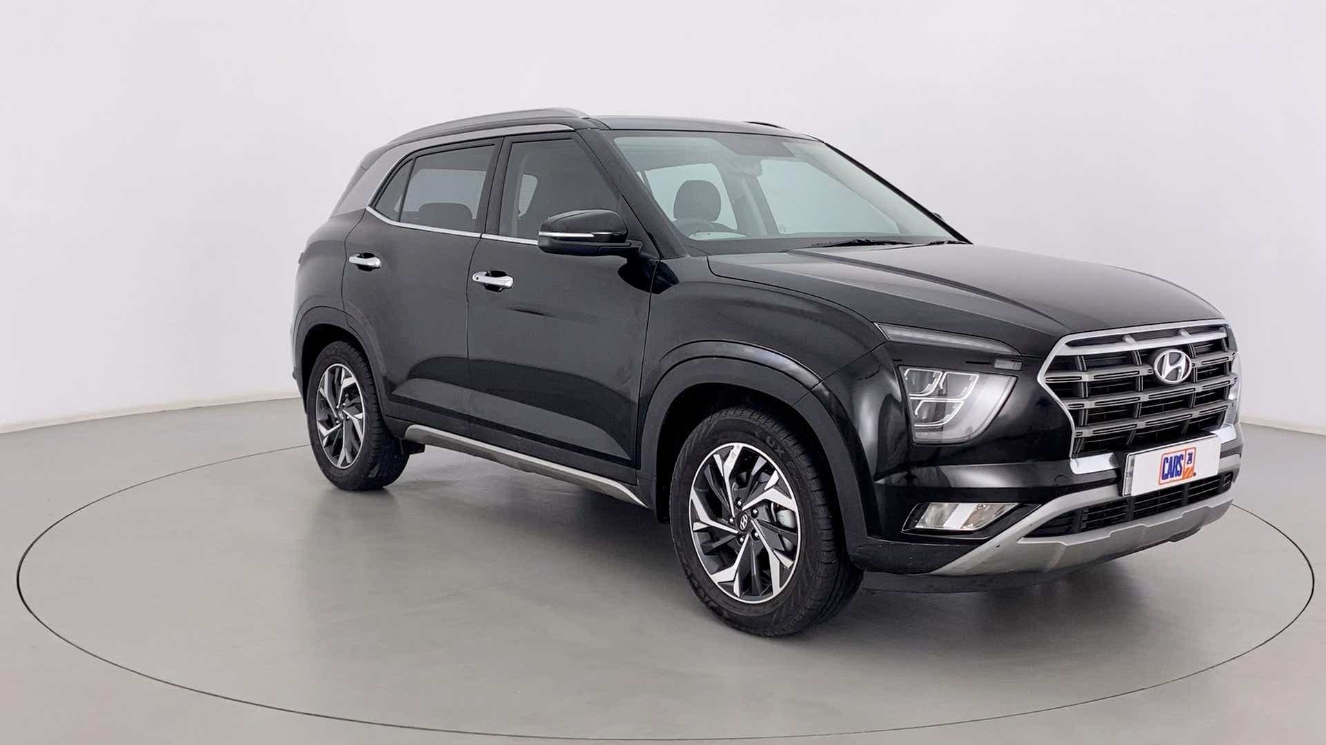 Front three-quarter view of a Abyss Black Hyundai Creta 2018-2023