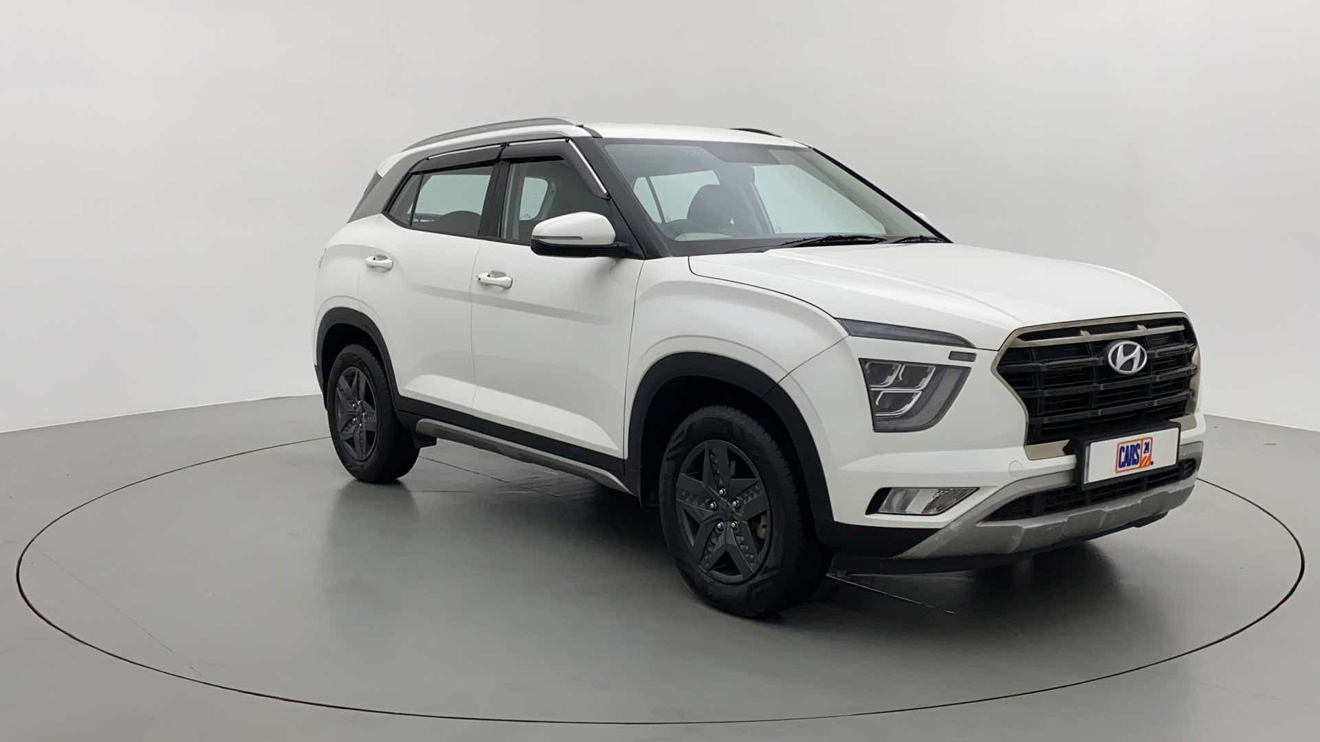 Front three-quarter view of a Hyundai Creta 2018-2023