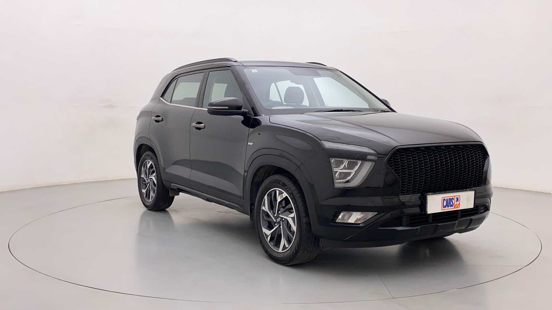 Front three-quarter view of a abyss black Hyundai Creta 2018-2023