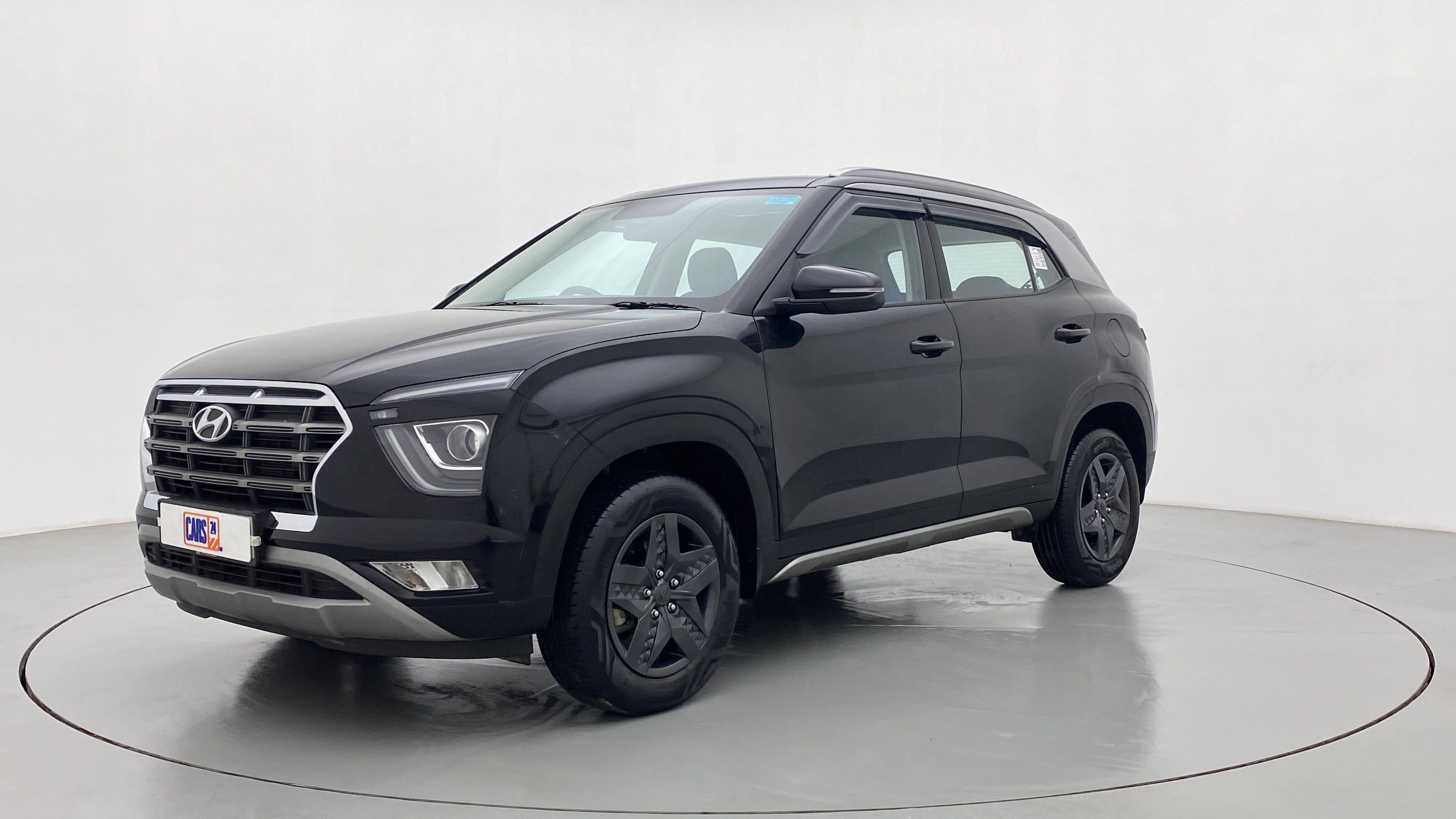 Front three-quarter view of a Hyundai Creta 2018-2023