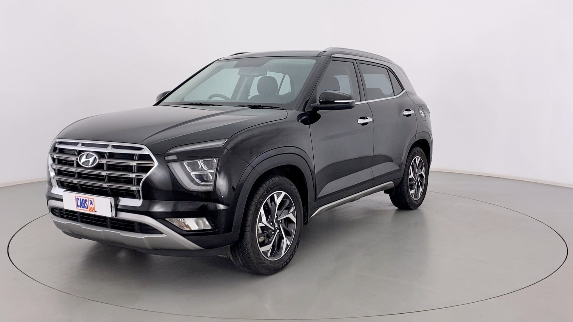 Front three-quarter view of a Abyss Black Hyundai Creta 2018-2023