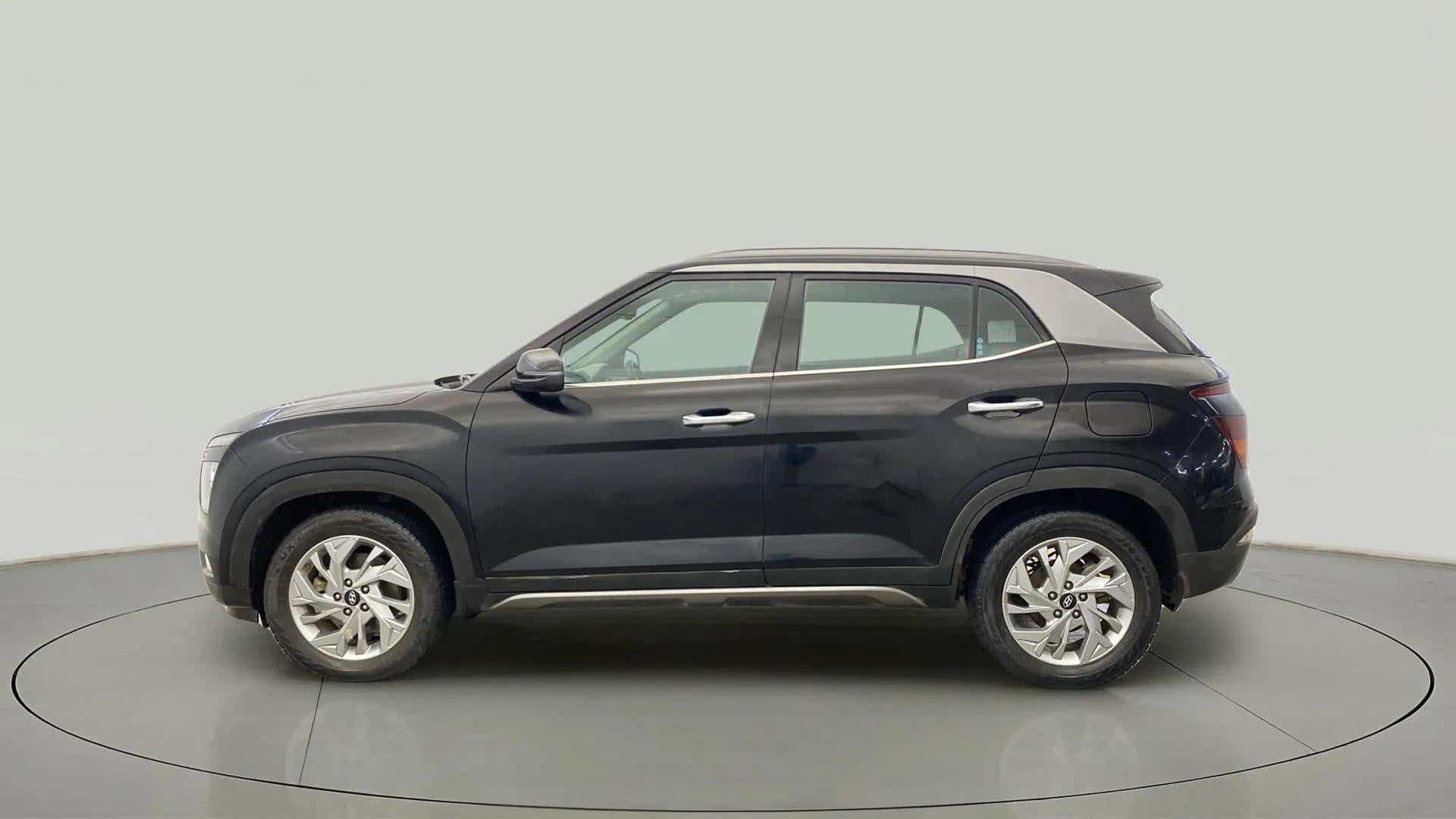 Side view of a Hyundai Creta 2018-2023