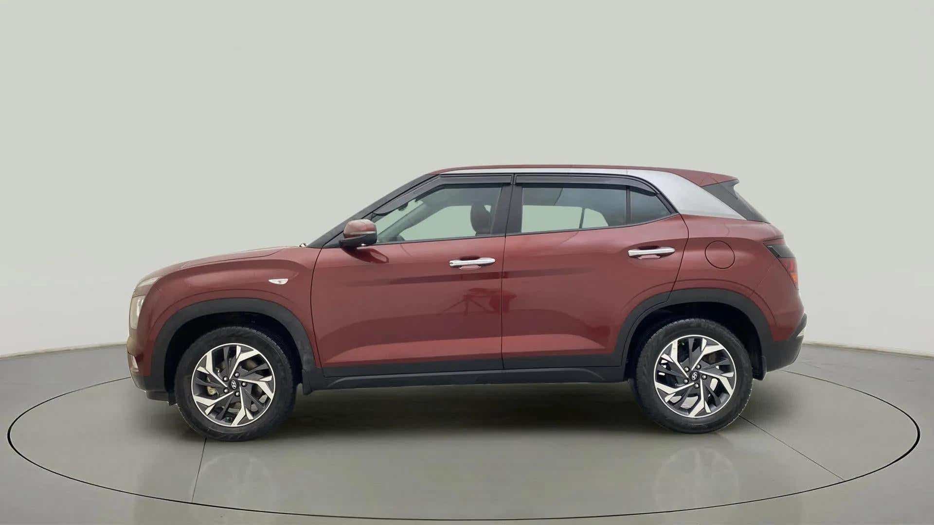 Side view of a Hyundai Creta 2018-2023
