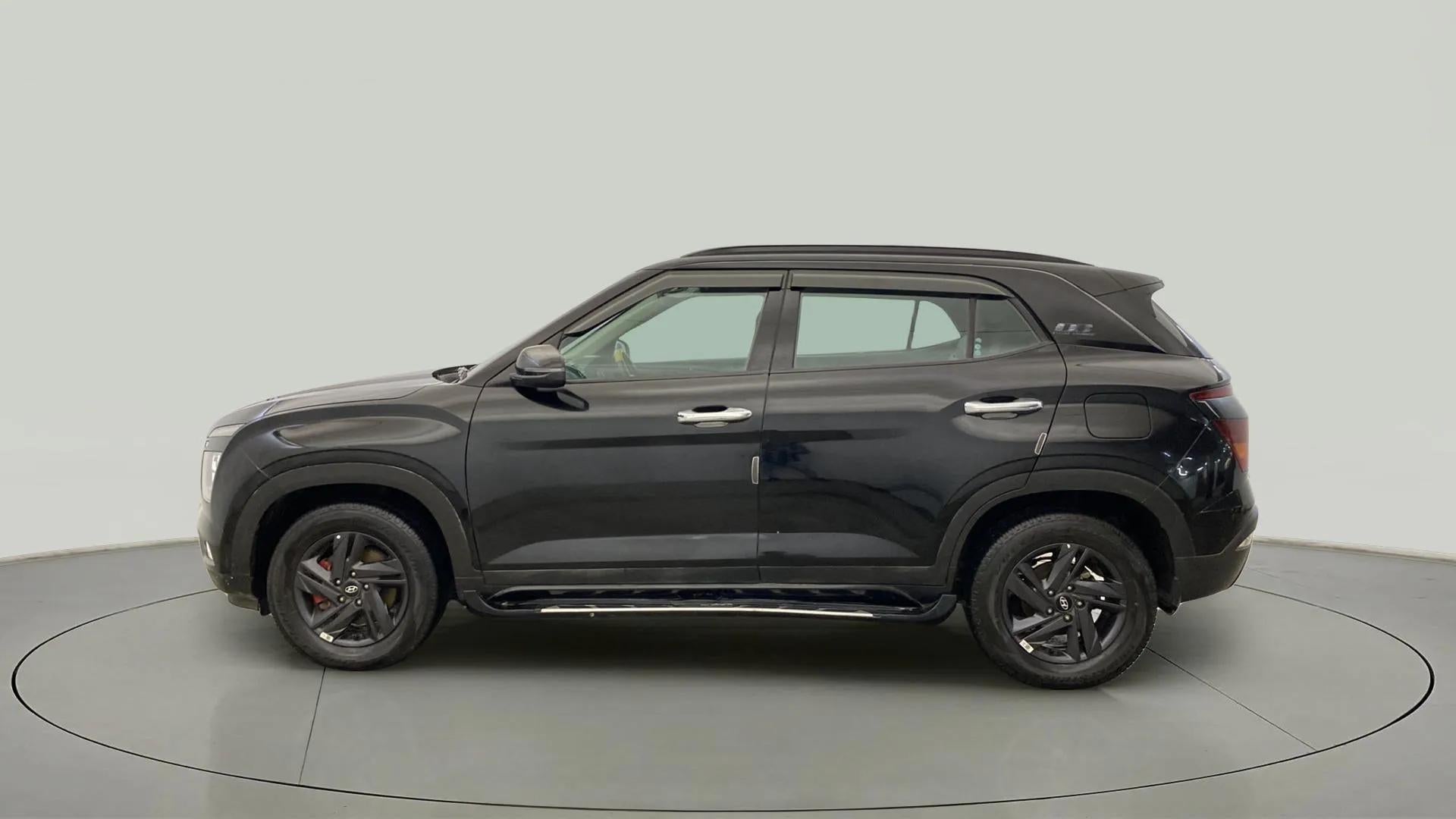 Side view of a Hyundai Creta 2018-2023