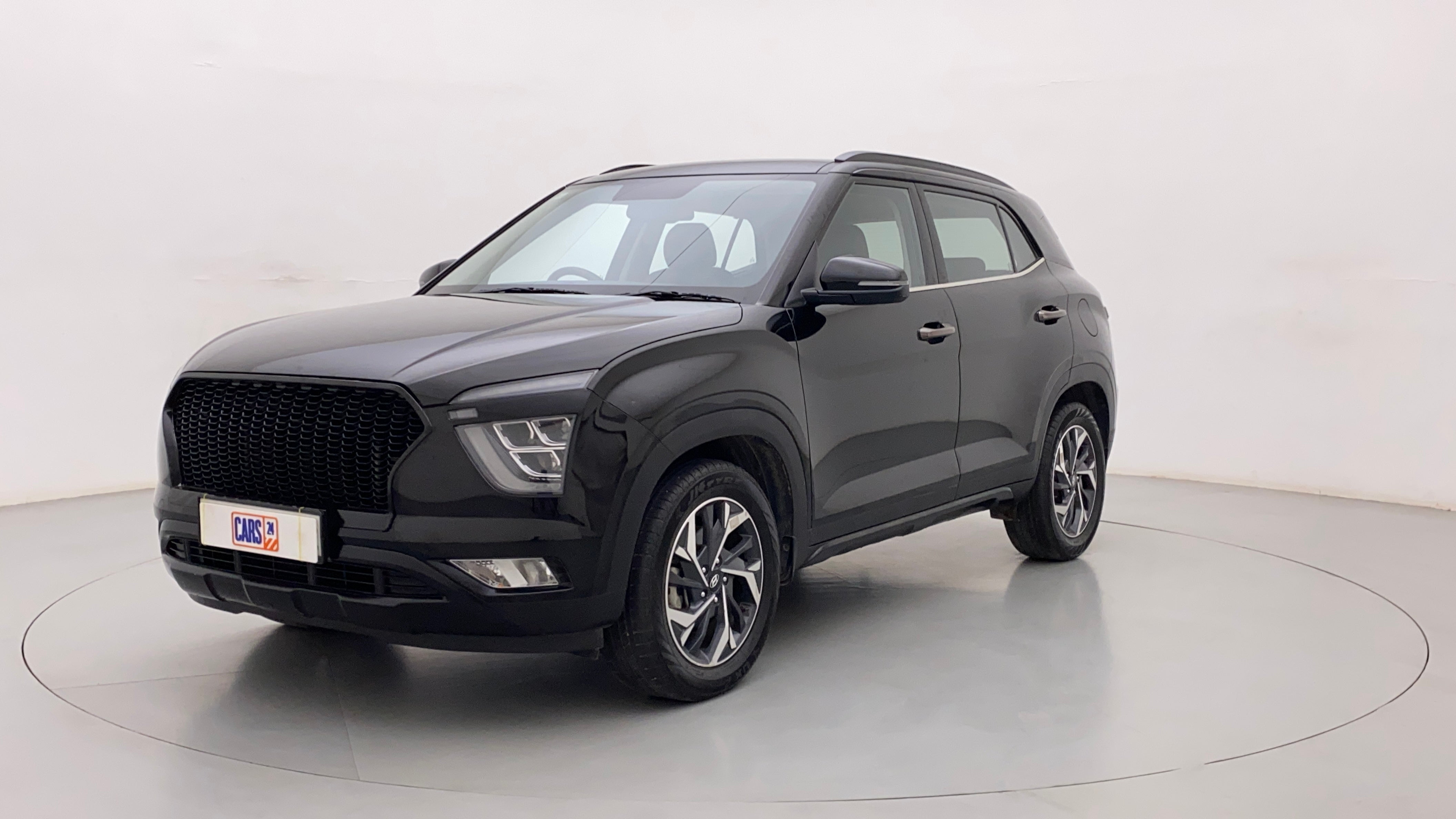 Front three-quarter view of a Hyundai Creta 2018-2023