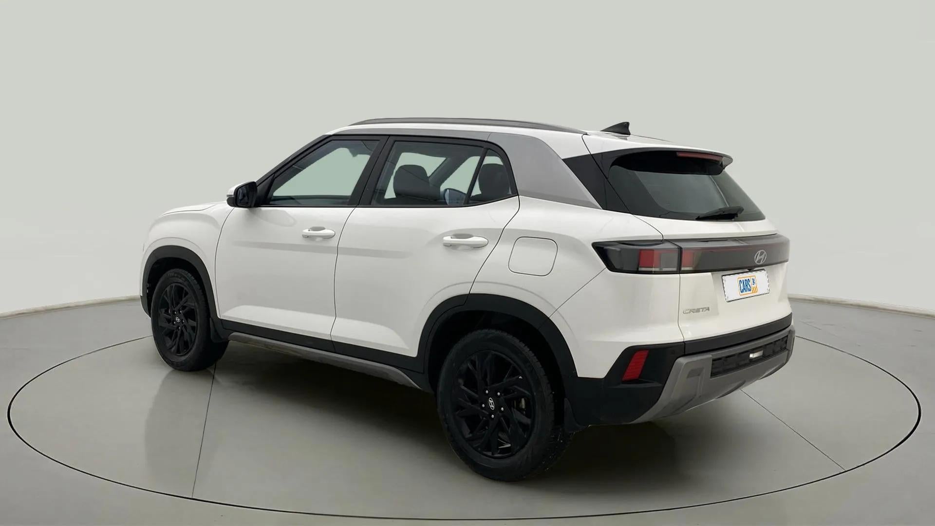 Rear three-quarter of a atlas white with abyss black Hyundai Creta