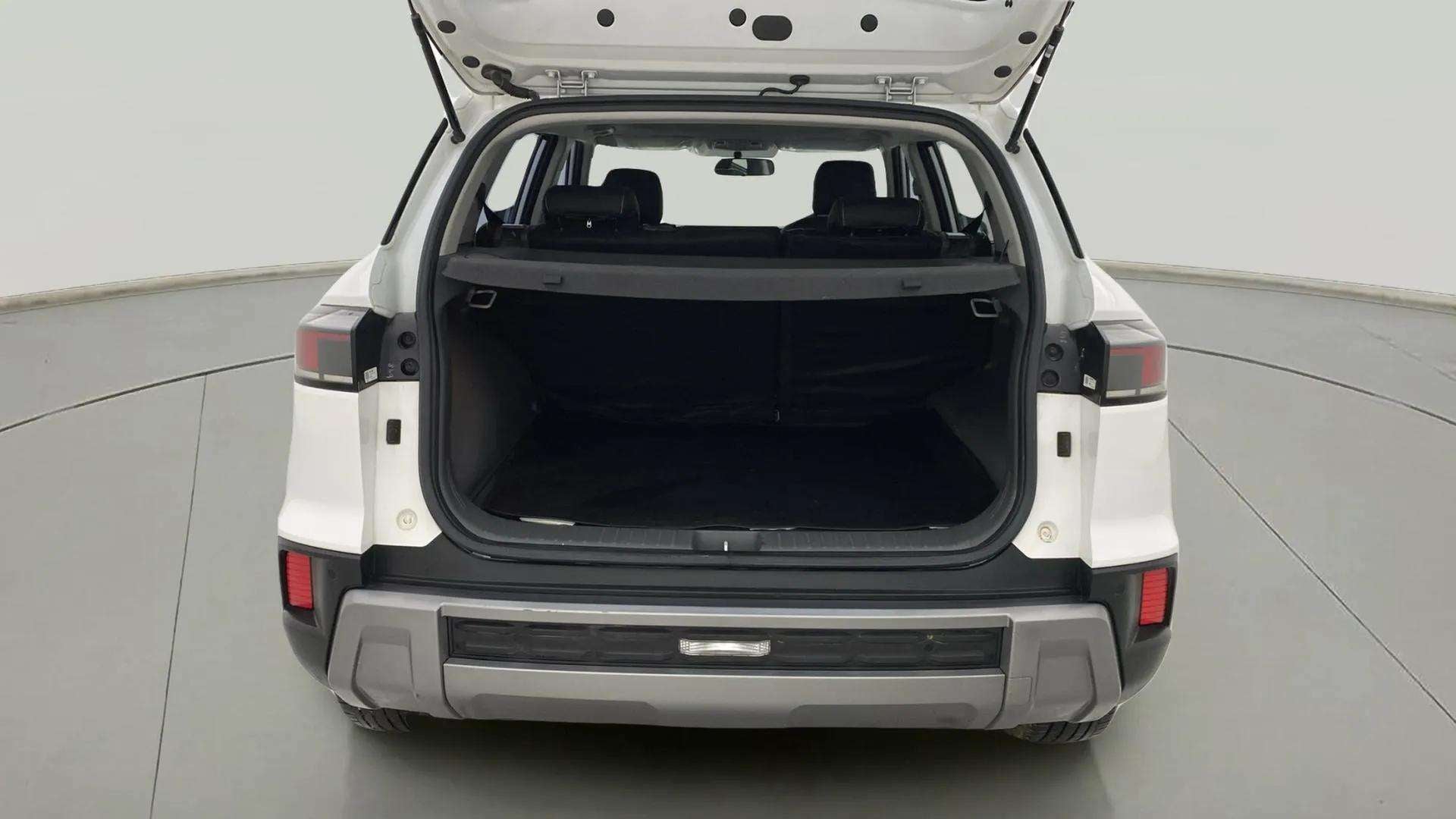 Open boot view of a Atlas White with Abyss Black Hyundai Creta