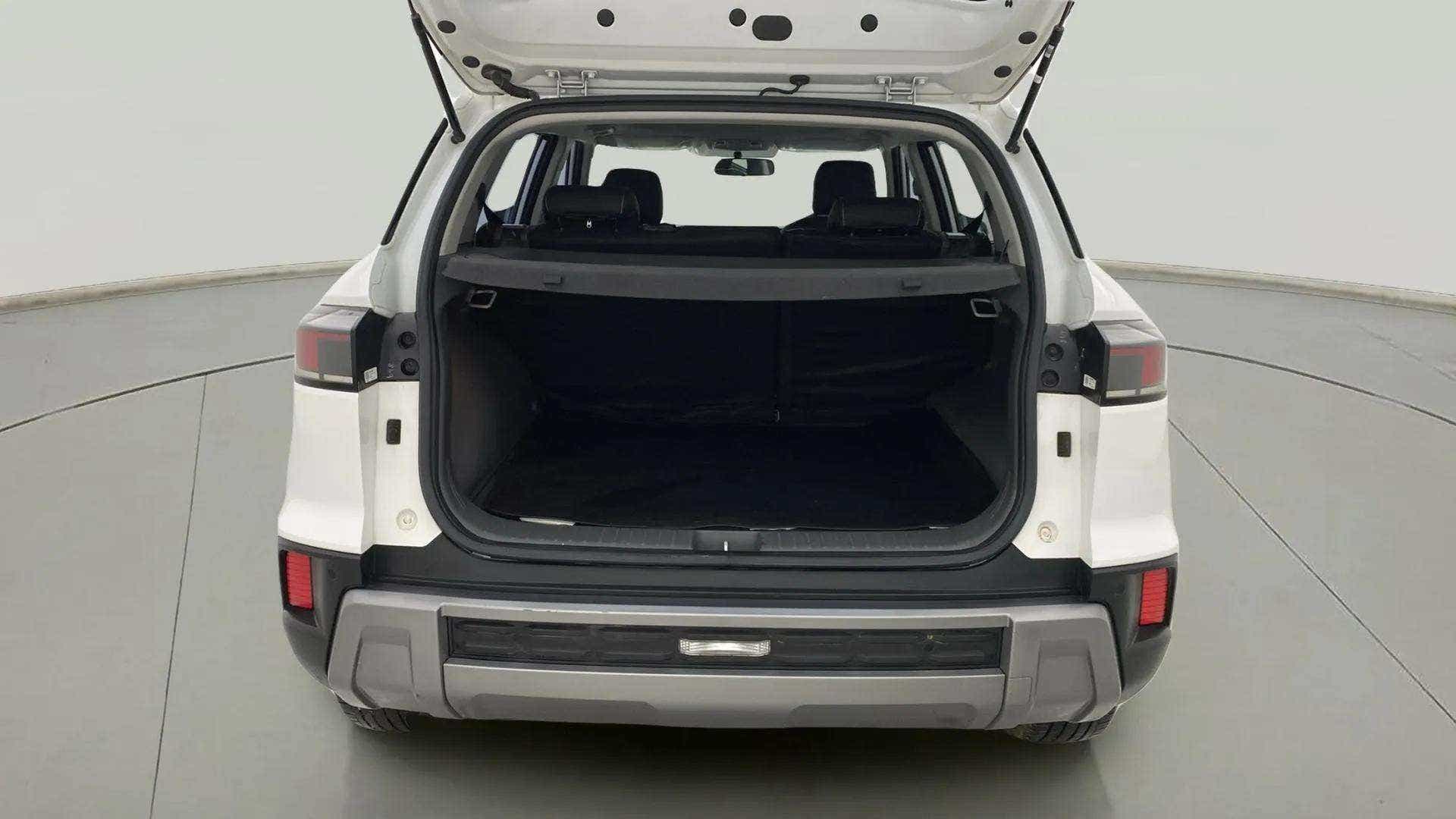 Open boot view of a Atlas White with Abyss Black Hyundai Creta