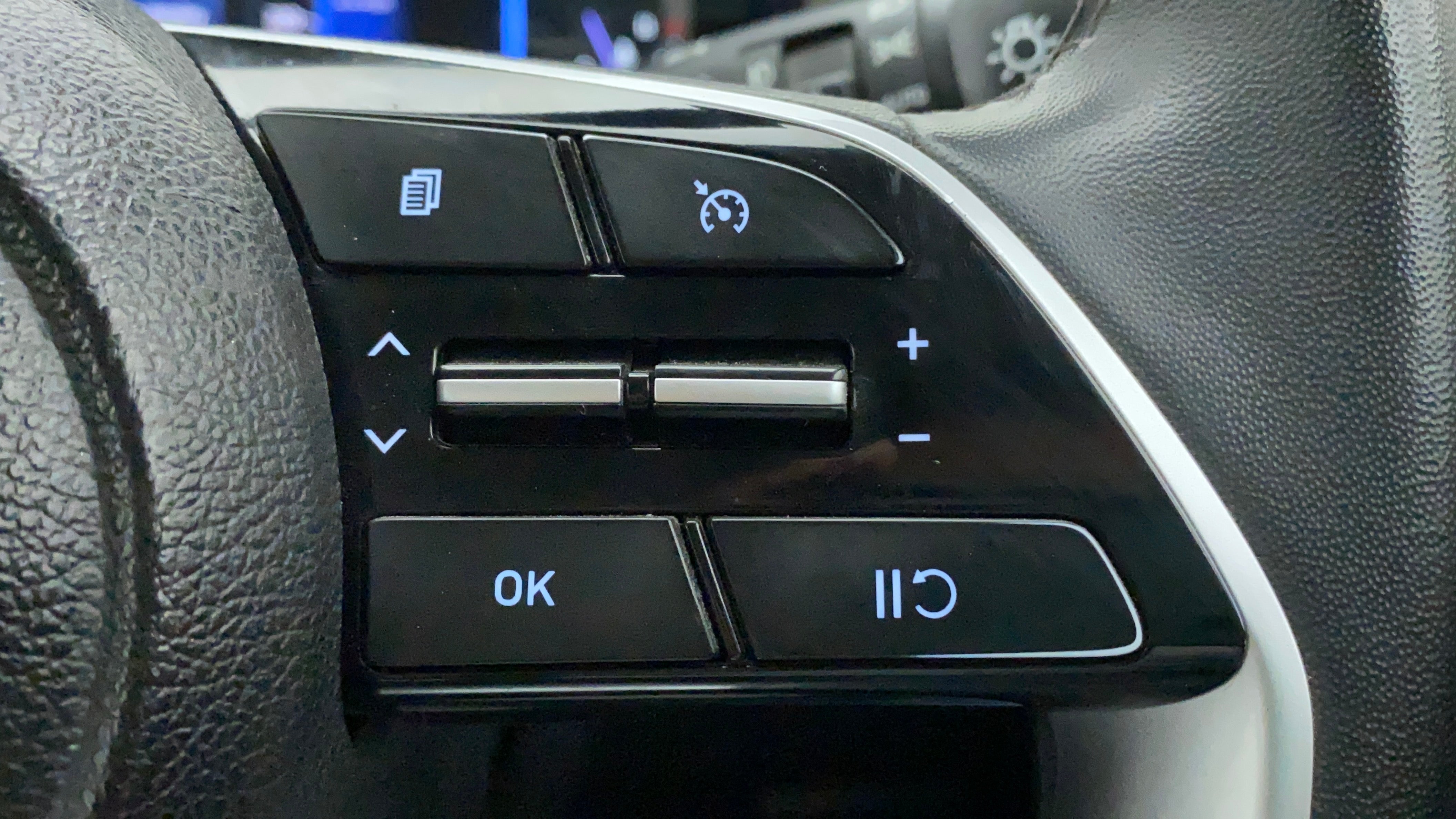 Steering wheel controls of a Hyundai Creta 2018-2023