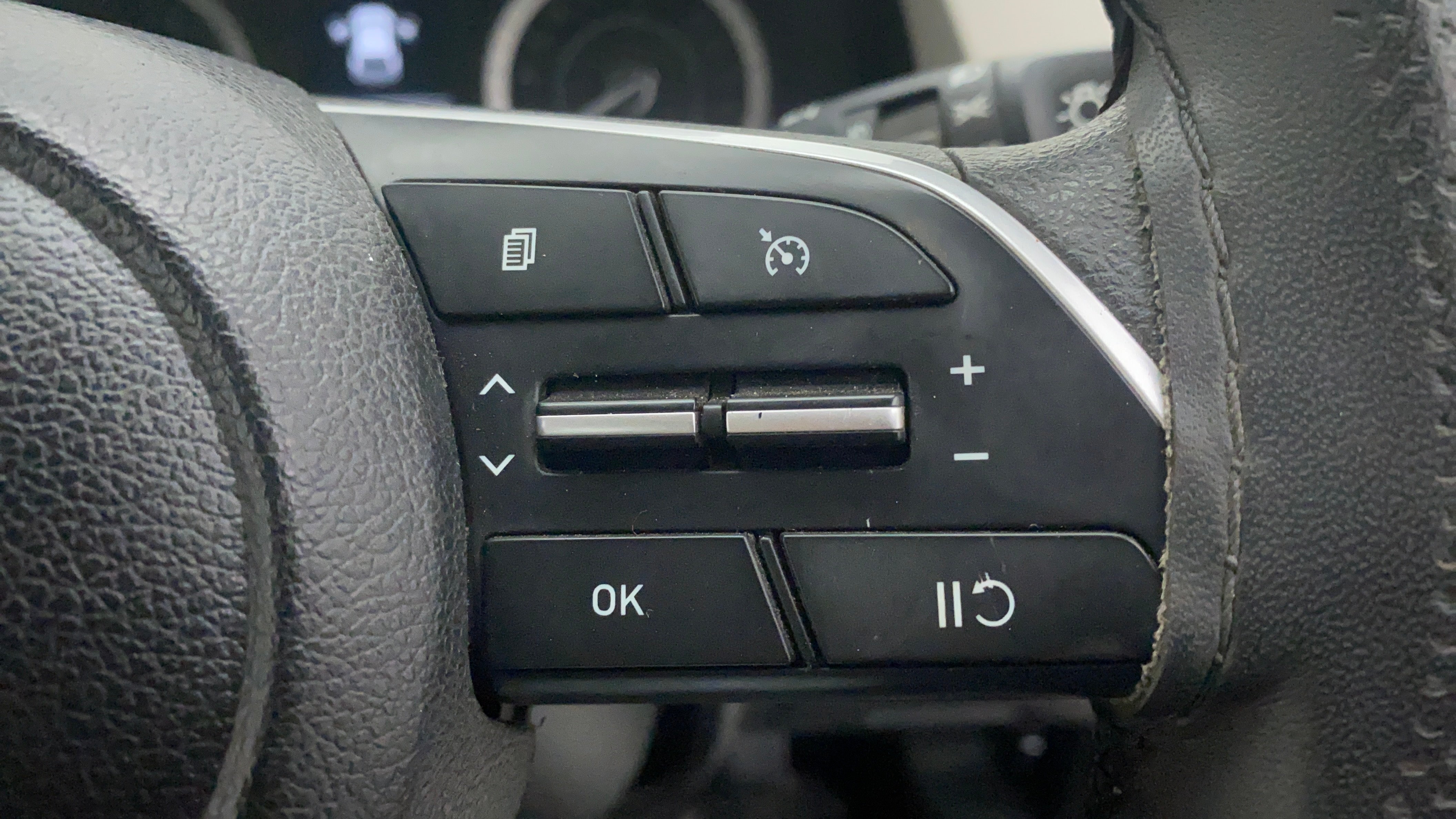 Steering wheel control buttons of a Hyundai Creta 2018-2023