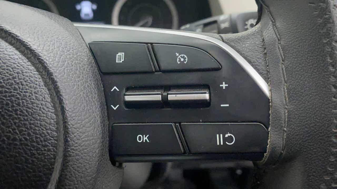 Steering wheel control buttons of a Hyundai Creta 2018-2023
