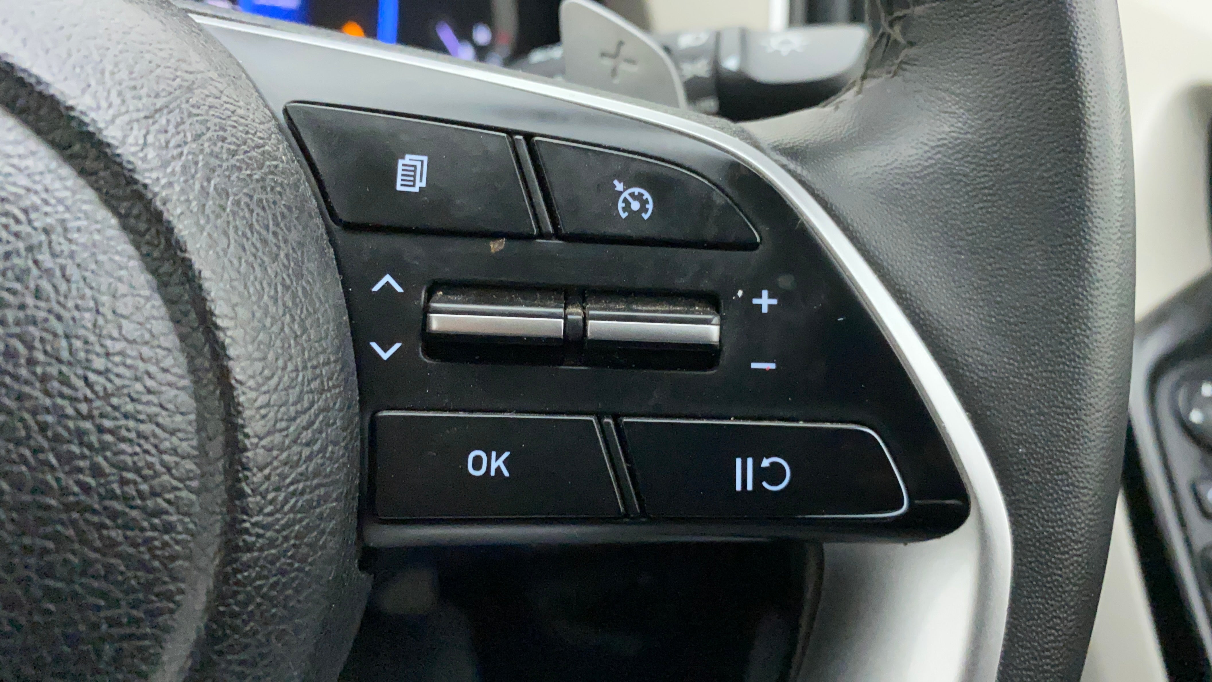 Steering wheel controls of a Hyundai Creta 2018-2023