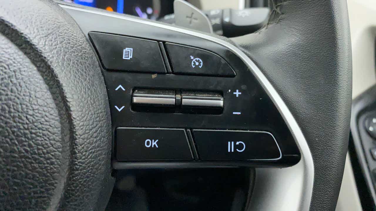 Steering wheel controls of a Hyundai Creta 2018-2023