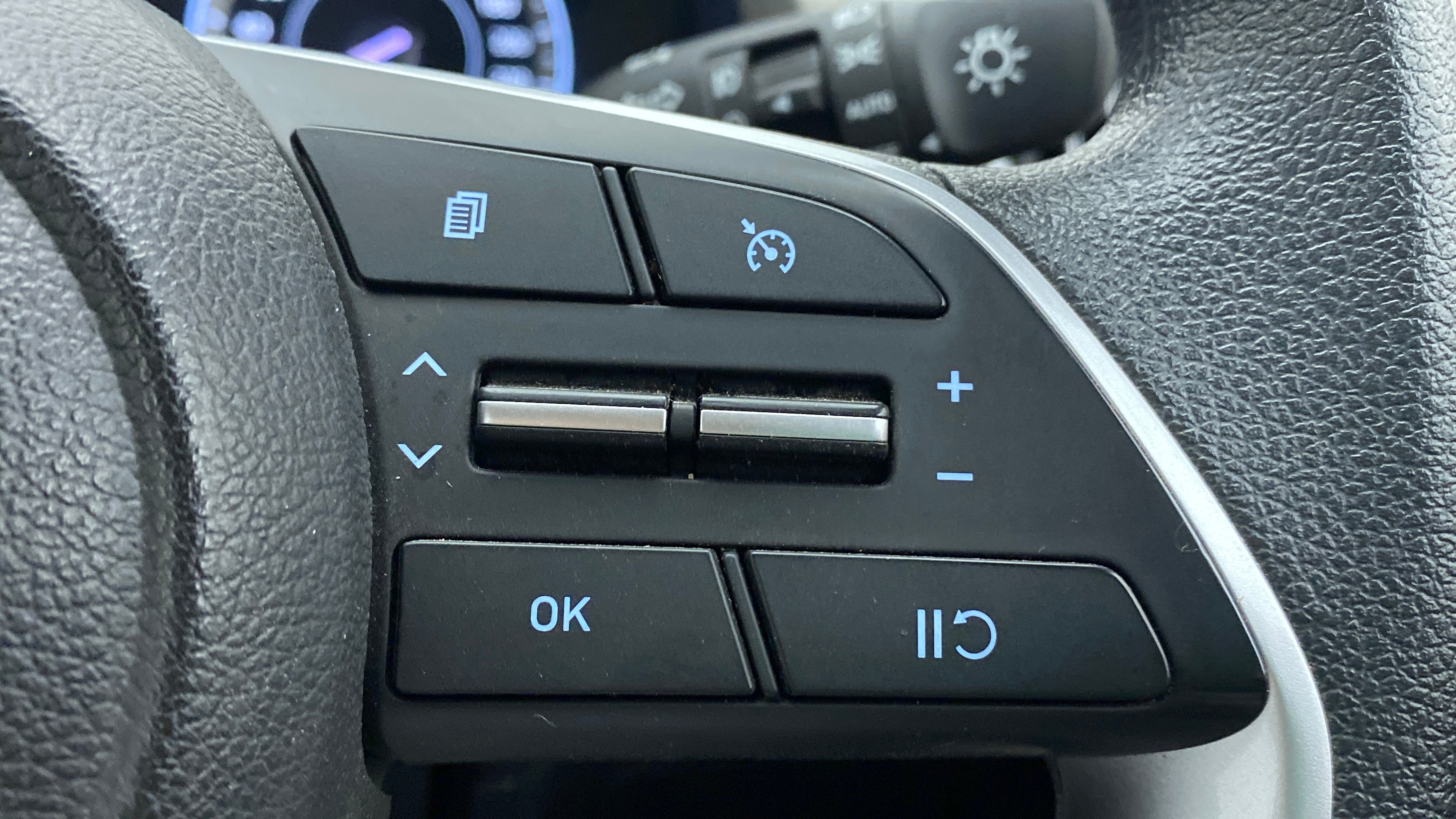 Steering wheel controls of a Hyundai Creta 2018-2023