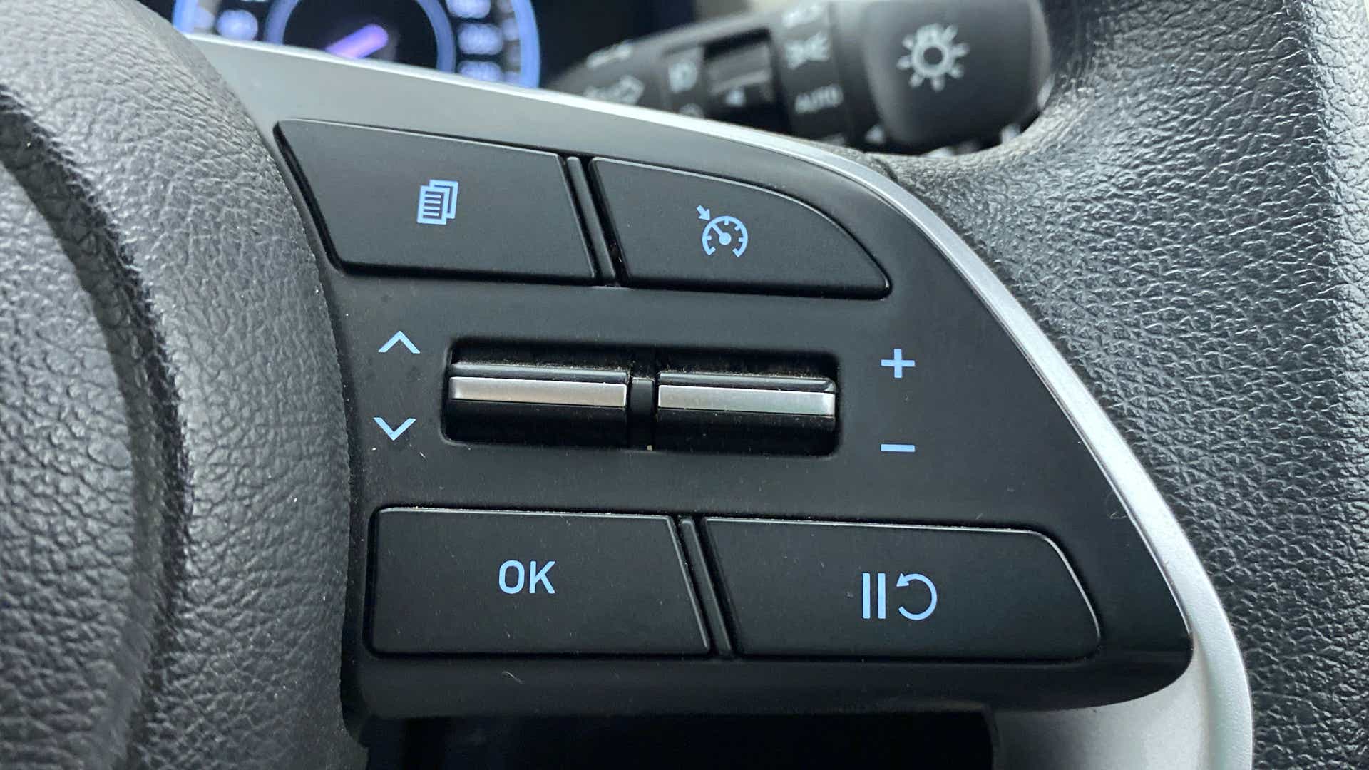 Steering wheel controls of a Hyundai Creta 2018-2023