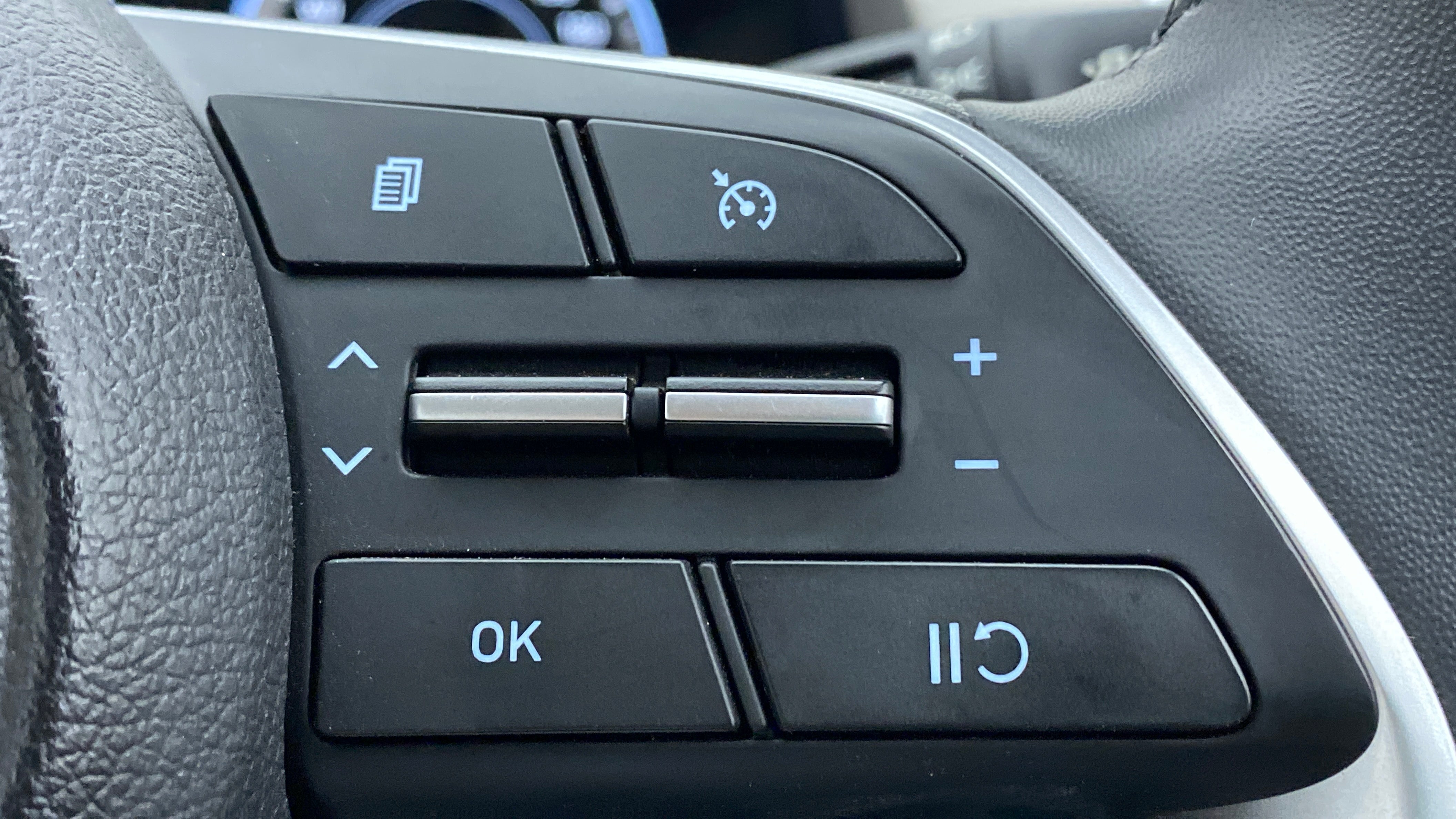 Steering wheel control buttons of a Hyundai Creta 2018-2023