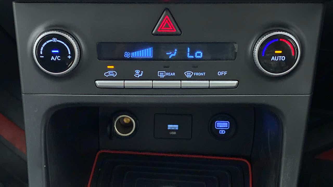 Interior dashboard showing climate control of a Hyundai Creta 2018-2023