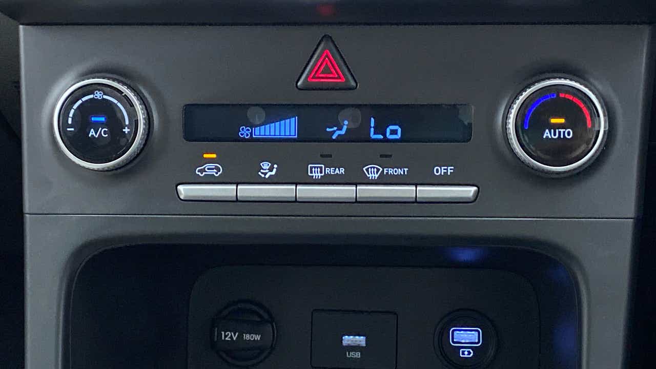 Climate control panel of a Hyundai Creta 2018-2023