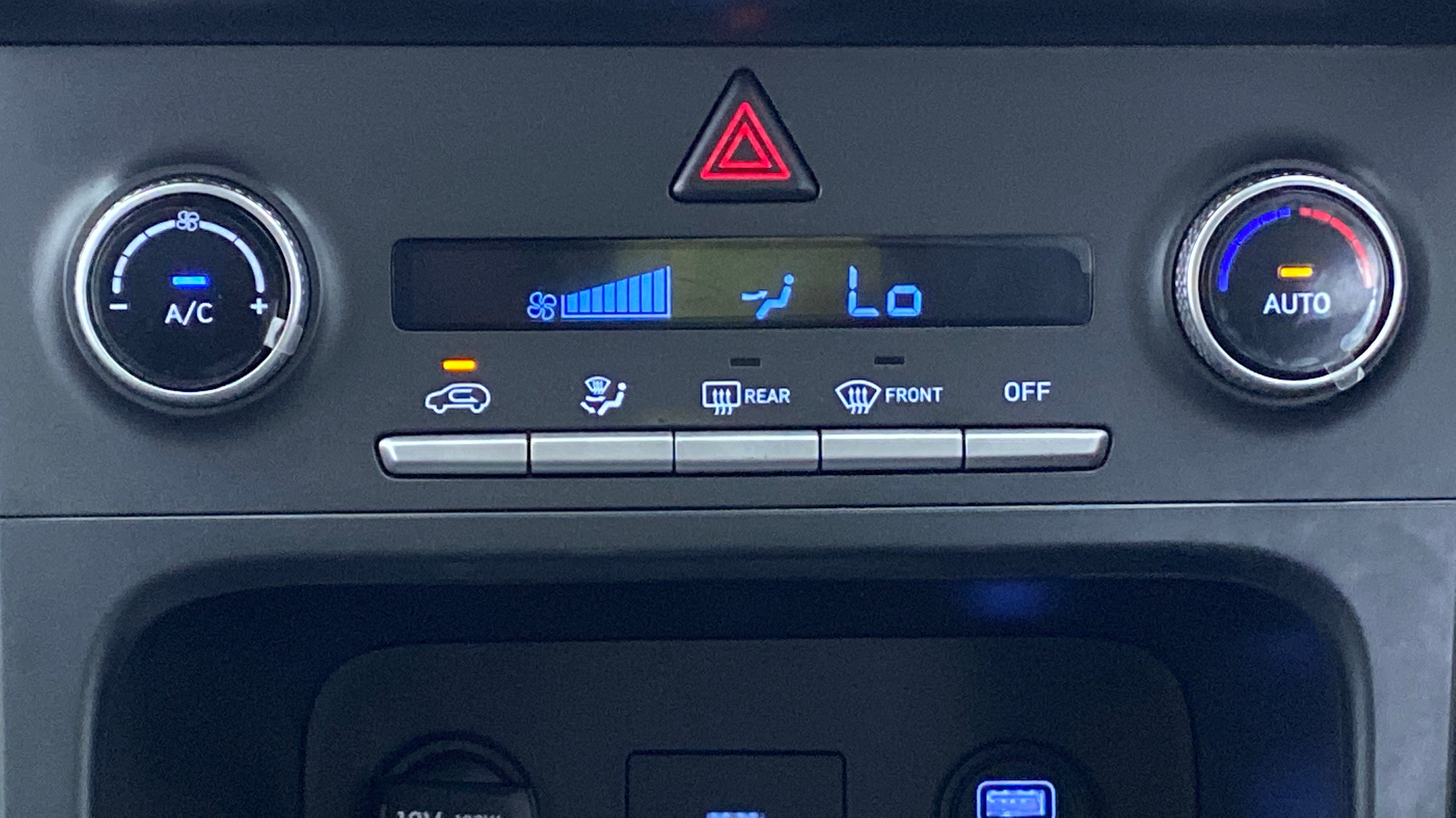 Climate control panel of a Hyundai Creta 2018-2023