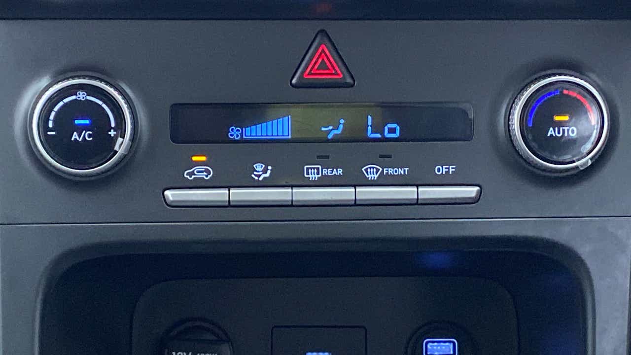 Climate control panel of a Hyundai Creta 2018-2023