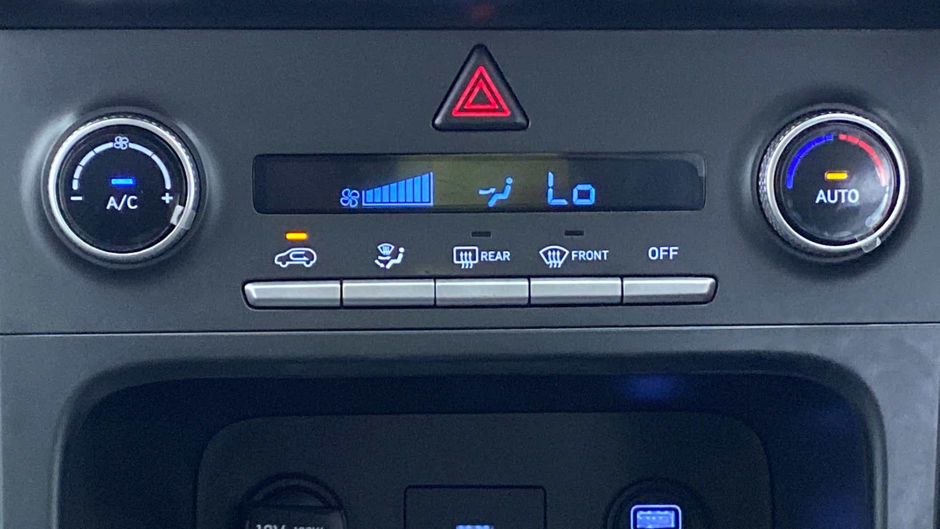 Climate control panel of a Hyundai Creta 2018-2023