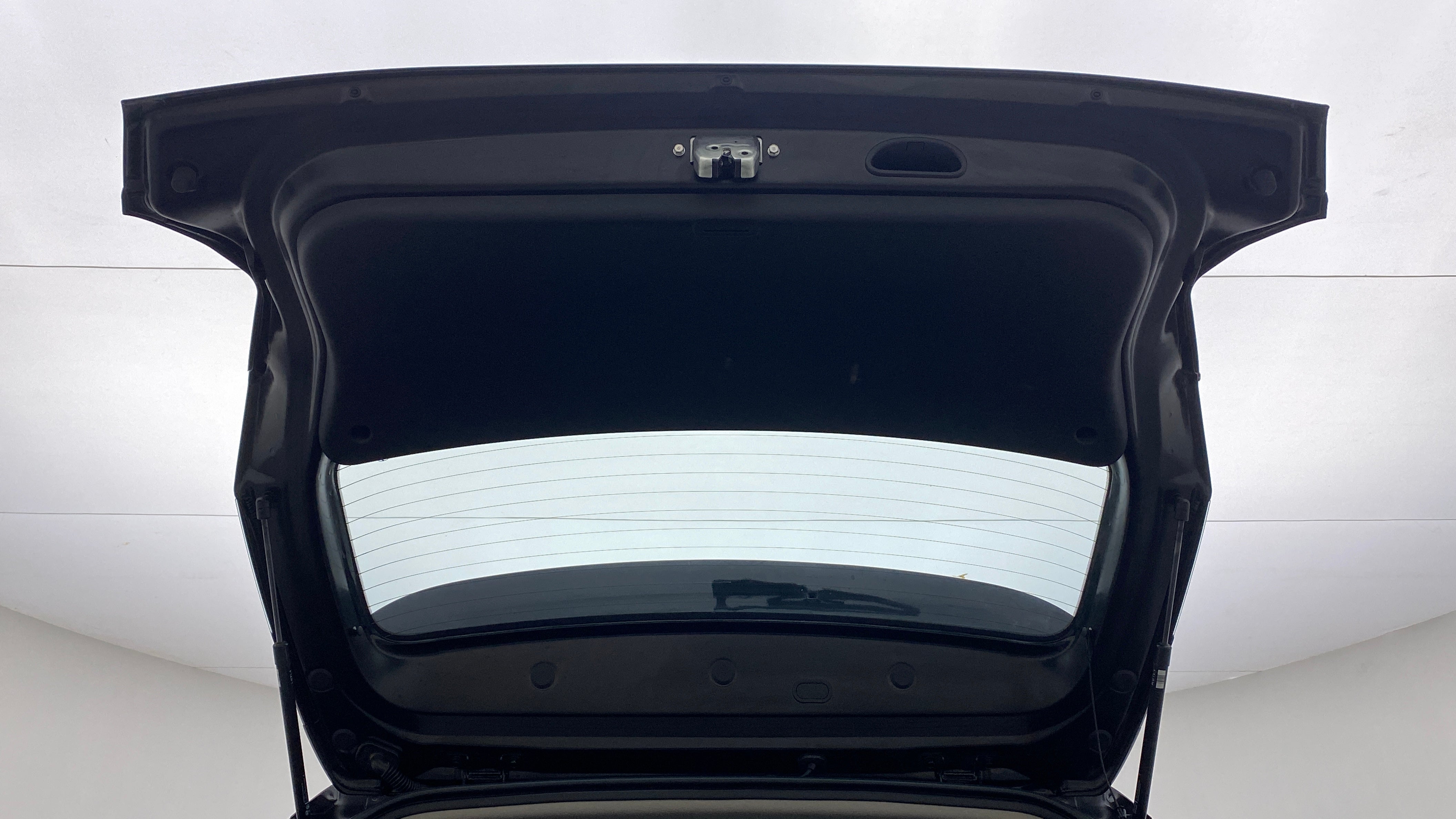 Open tailgate view of a Hyundai Creta 2018-2023