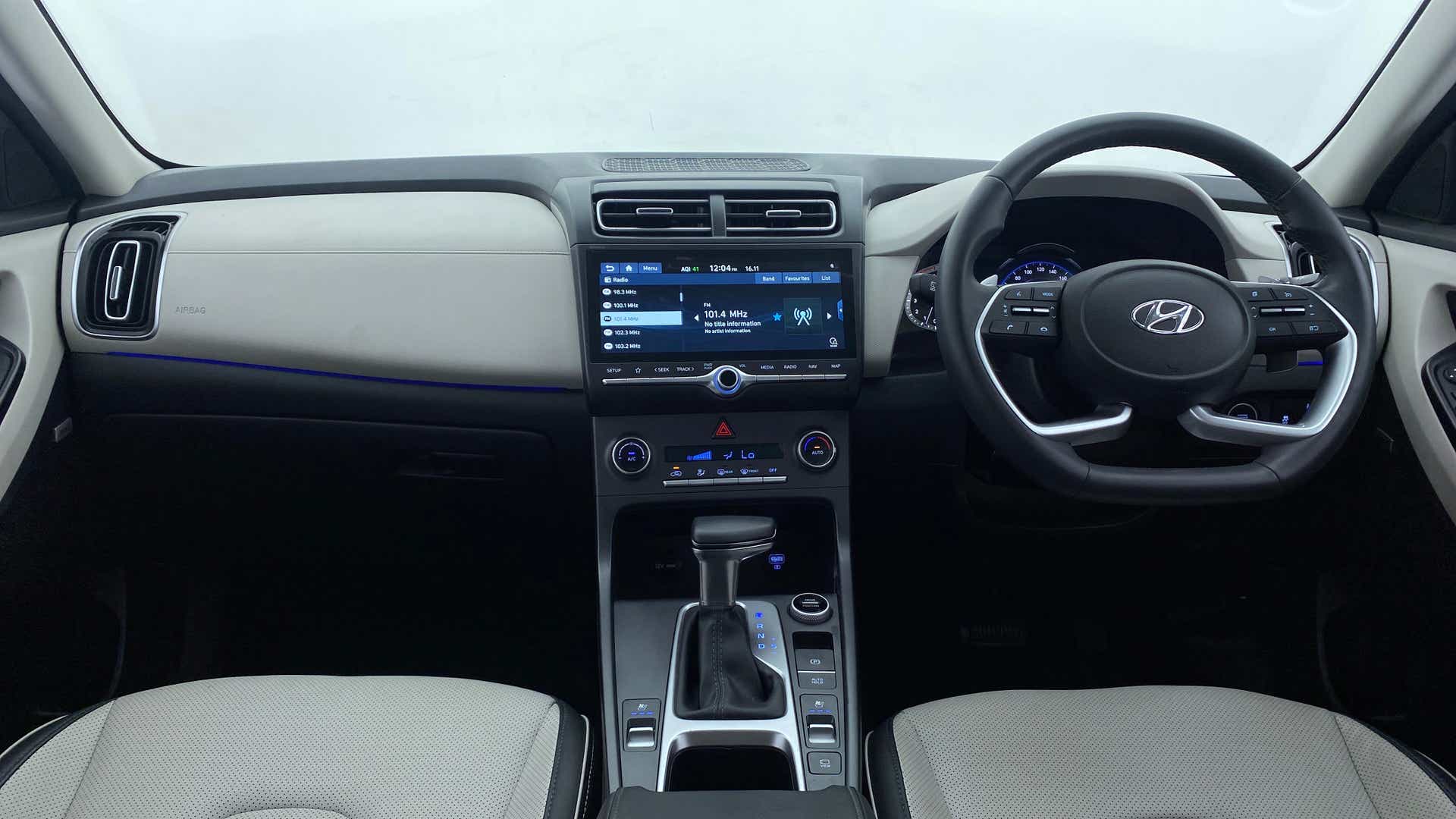 Dashboard and steering wheel of a Hyundai Creta 2018-2023