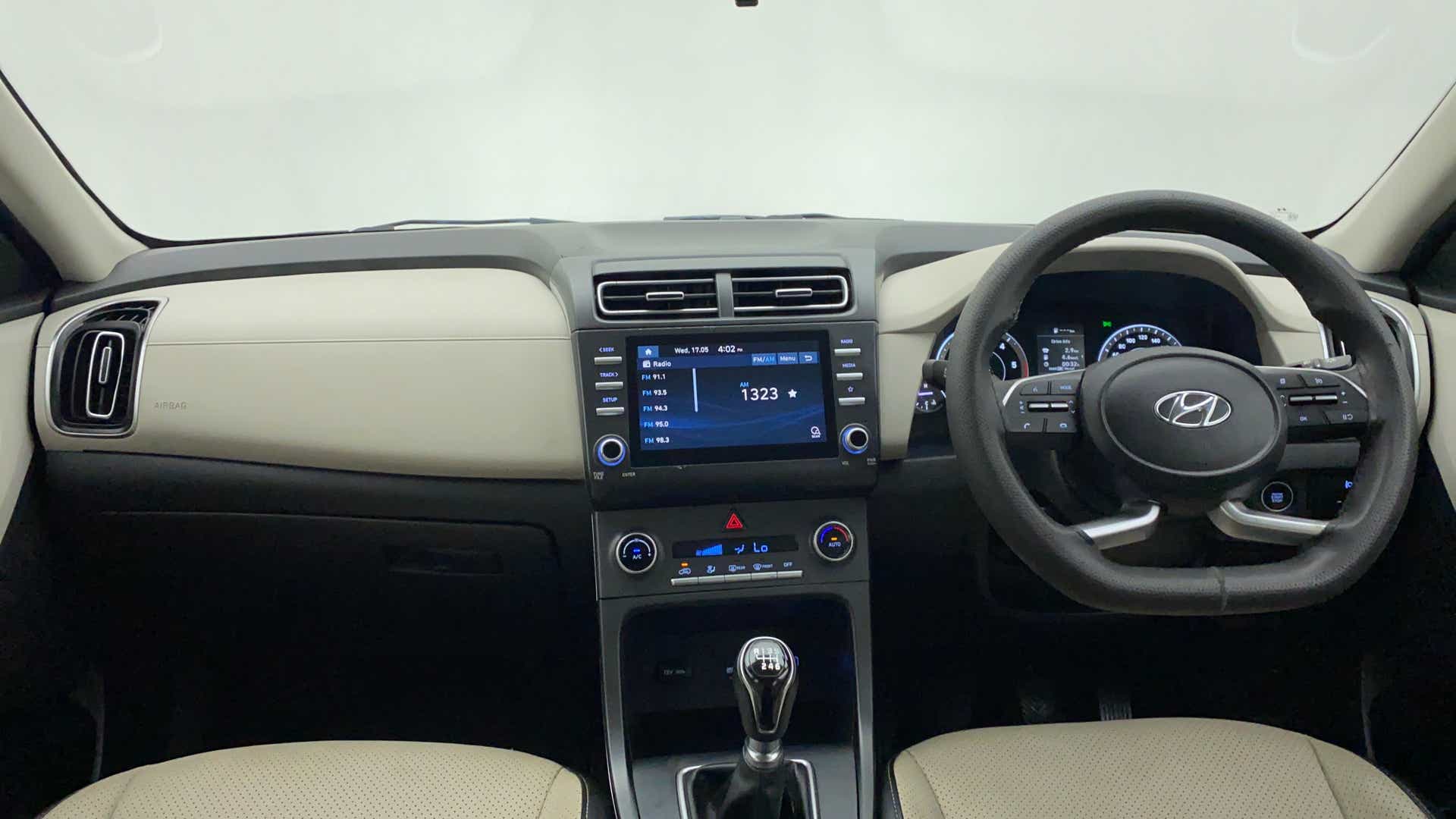 Dashboard and steering wheel of a Hyundai Creta 2018-2023