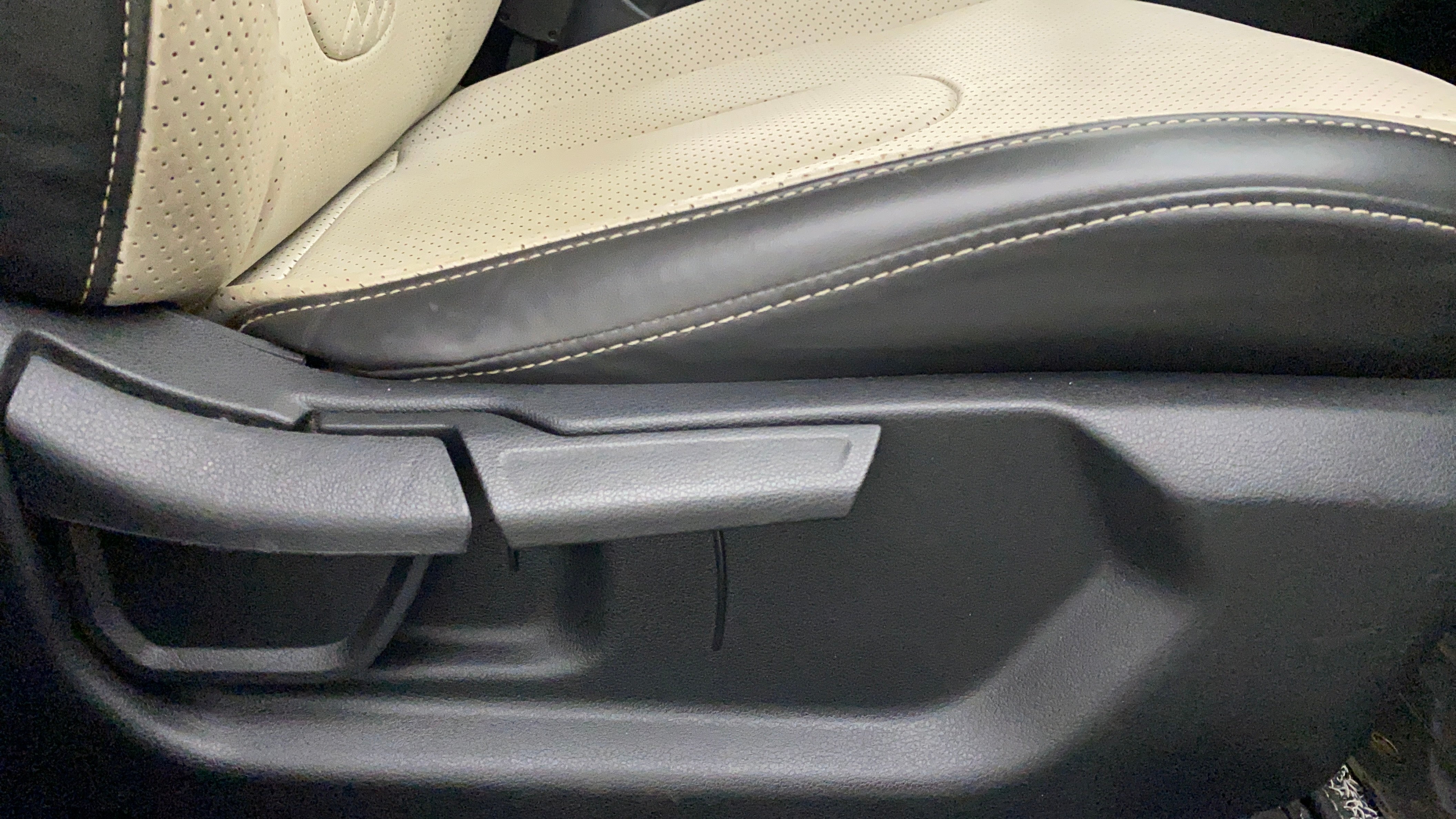 Side view of a Hyundai Creta 2018-2023 seat adjustment lever