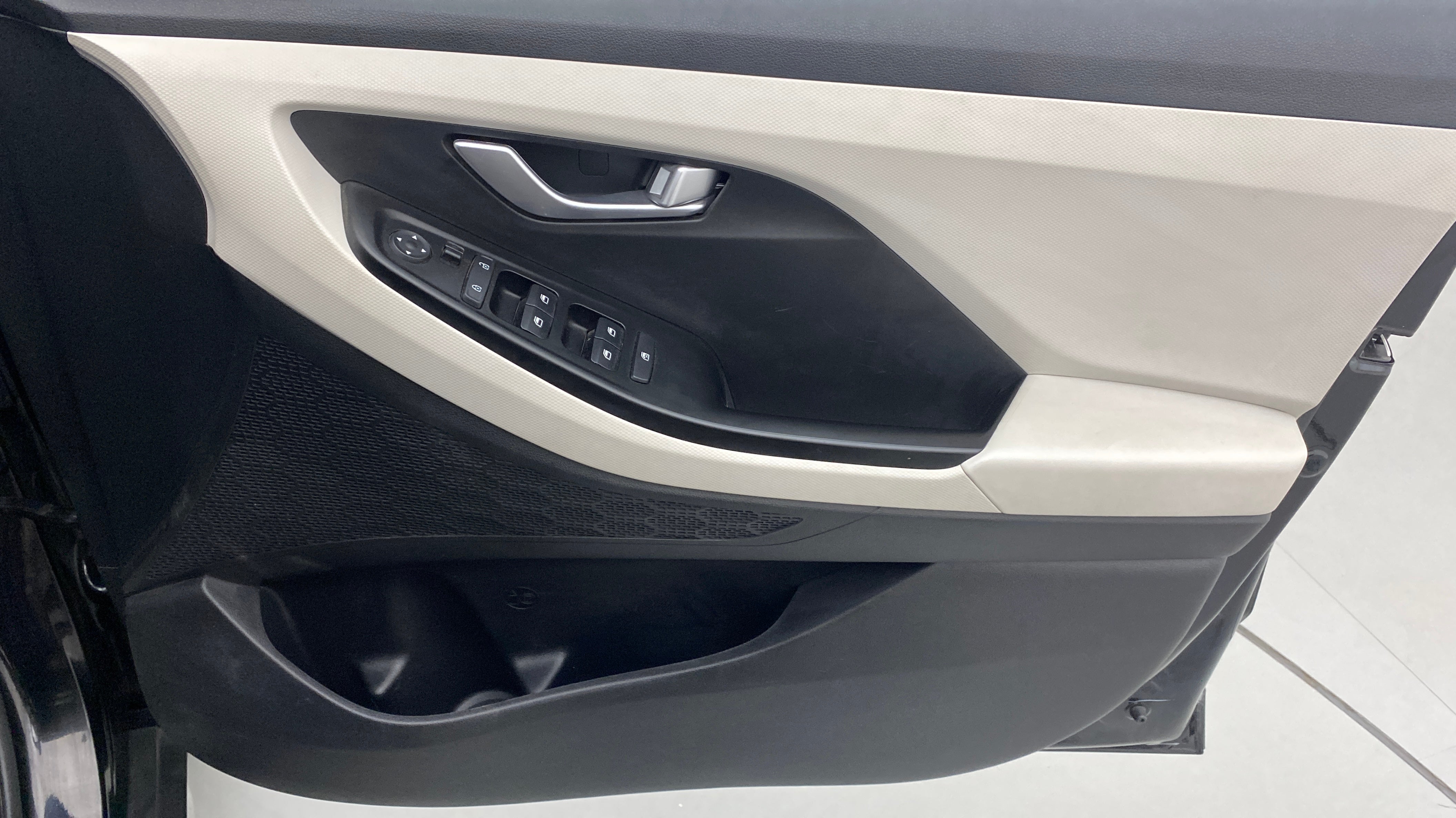 Driver door controls of a Hyundai Creta 2018-2023