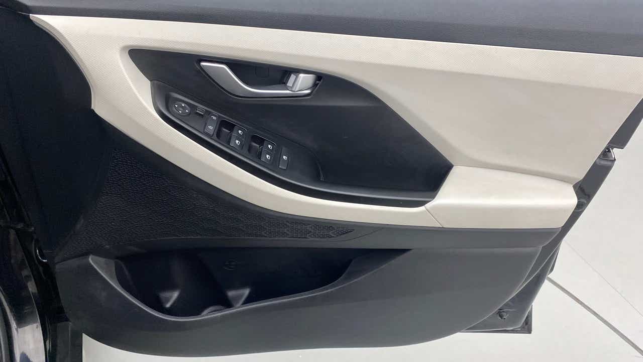 Driver door controls of a Hyundai Creta 2018-2023