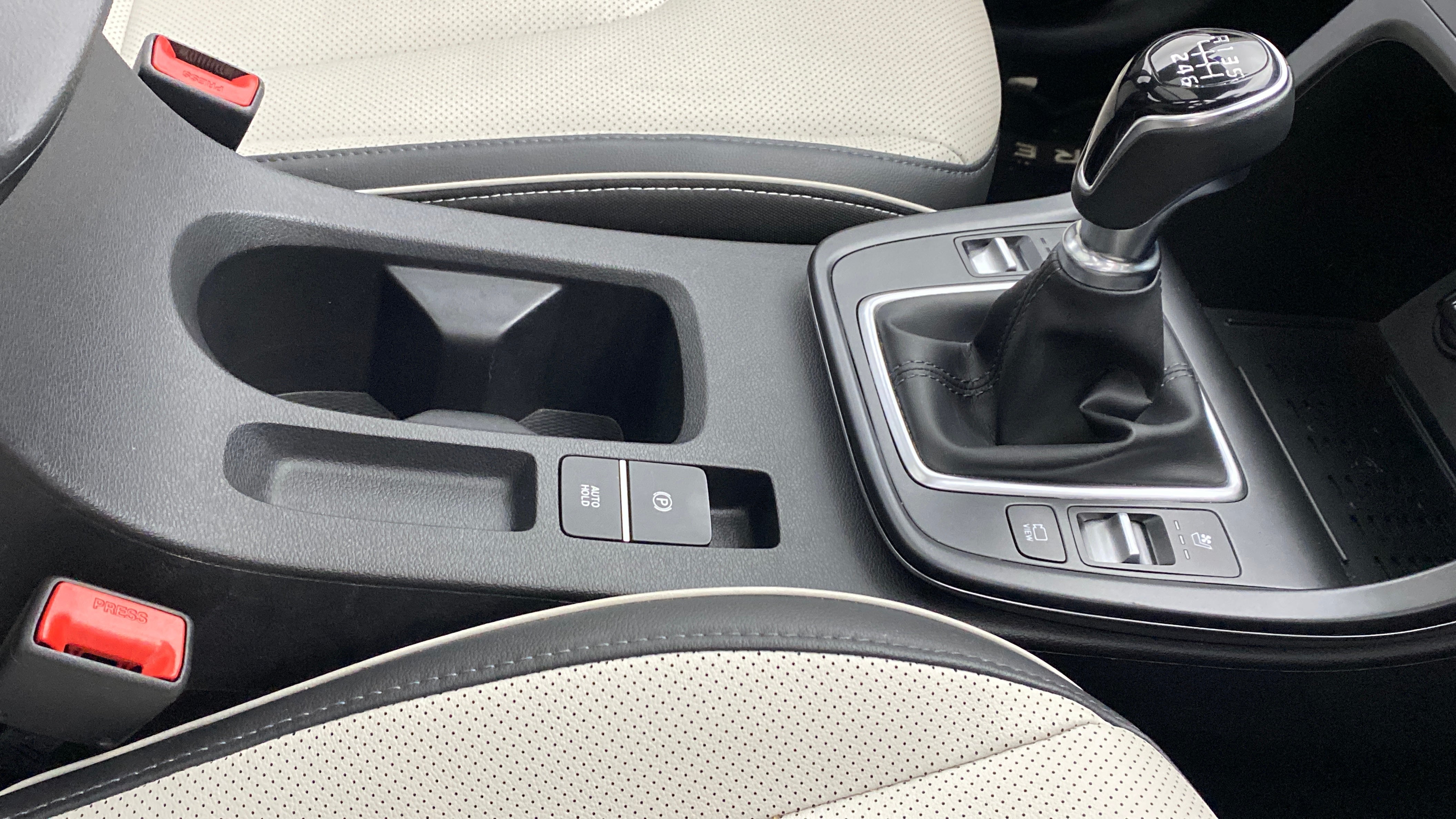 Gear lever and center console of a Hyundai Creta 2018-2023