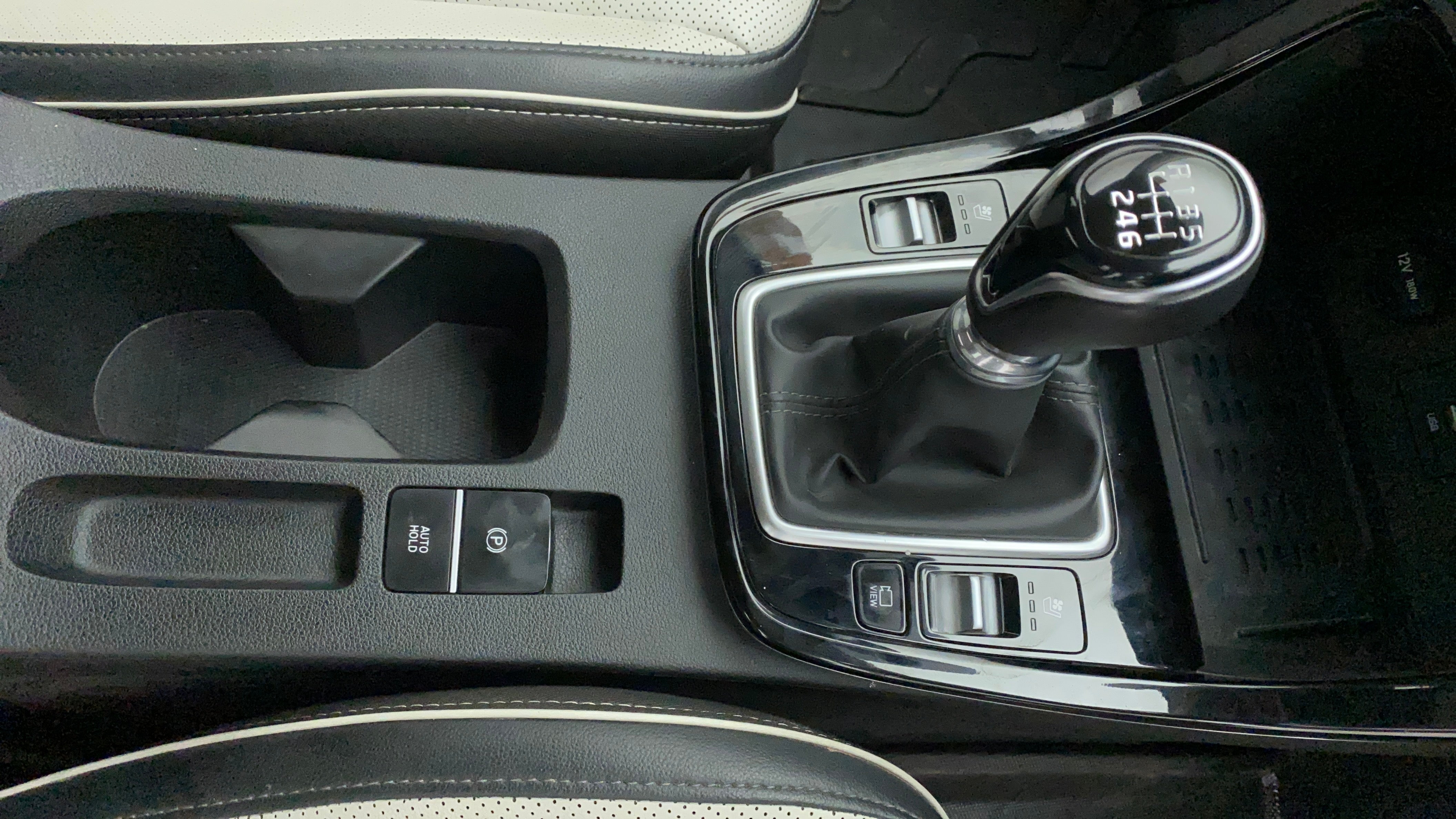 Gear shifter and center console of a Hyundai Creta 2018-2023