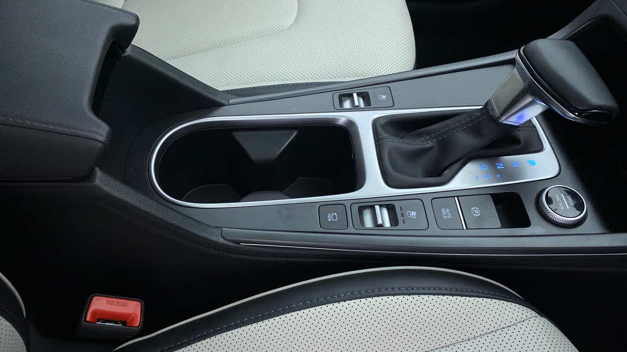 Center console and gear shifter of a Hyundai Creta 2018-2023