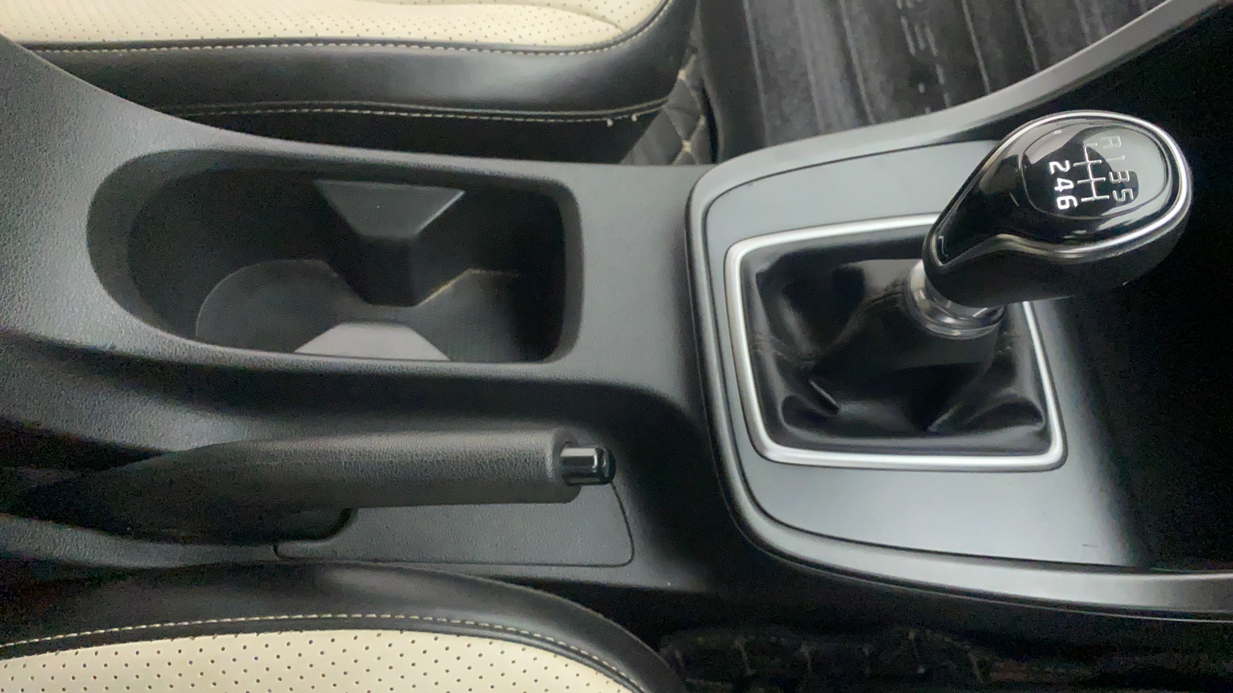 Gear shifter and center console of a Hyundai Creta 2018-2023