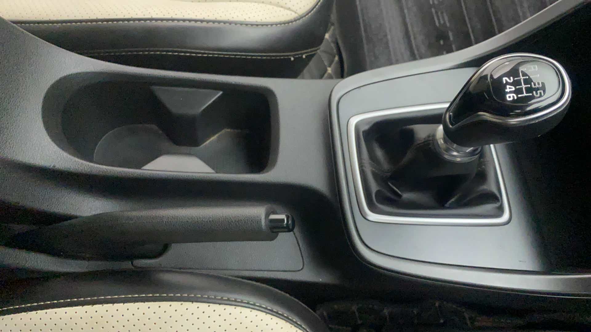 Gear shifter and center console of a Hyundai Creta 2018-2023