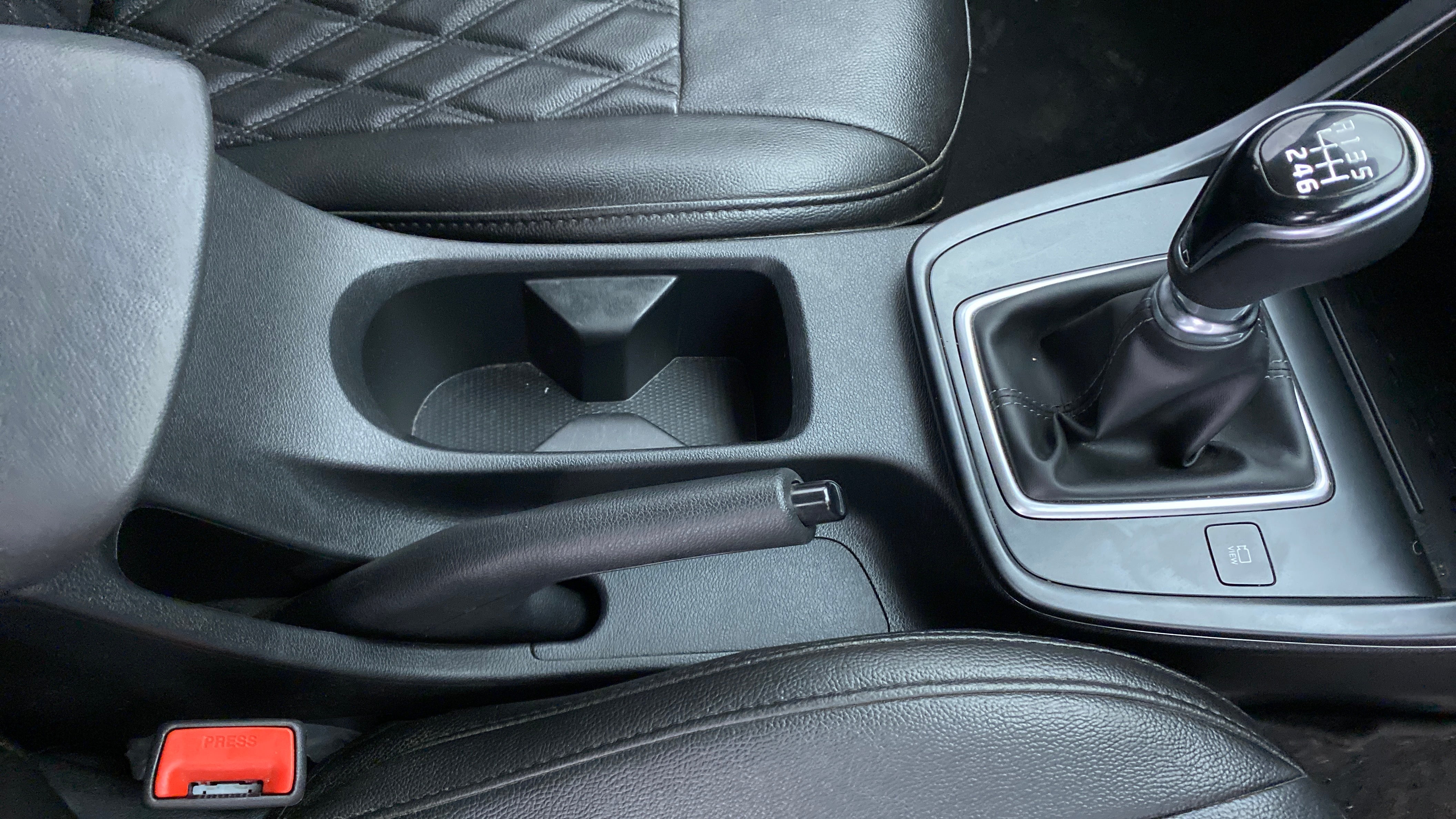 Gear lever and handbrake close-up of a Hyundai Creta 2018-2023