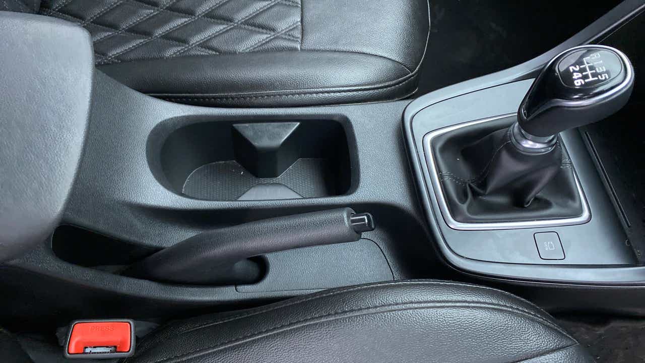 Gear lever and handbrake close-up of a Hyundai Creta 2018-2023