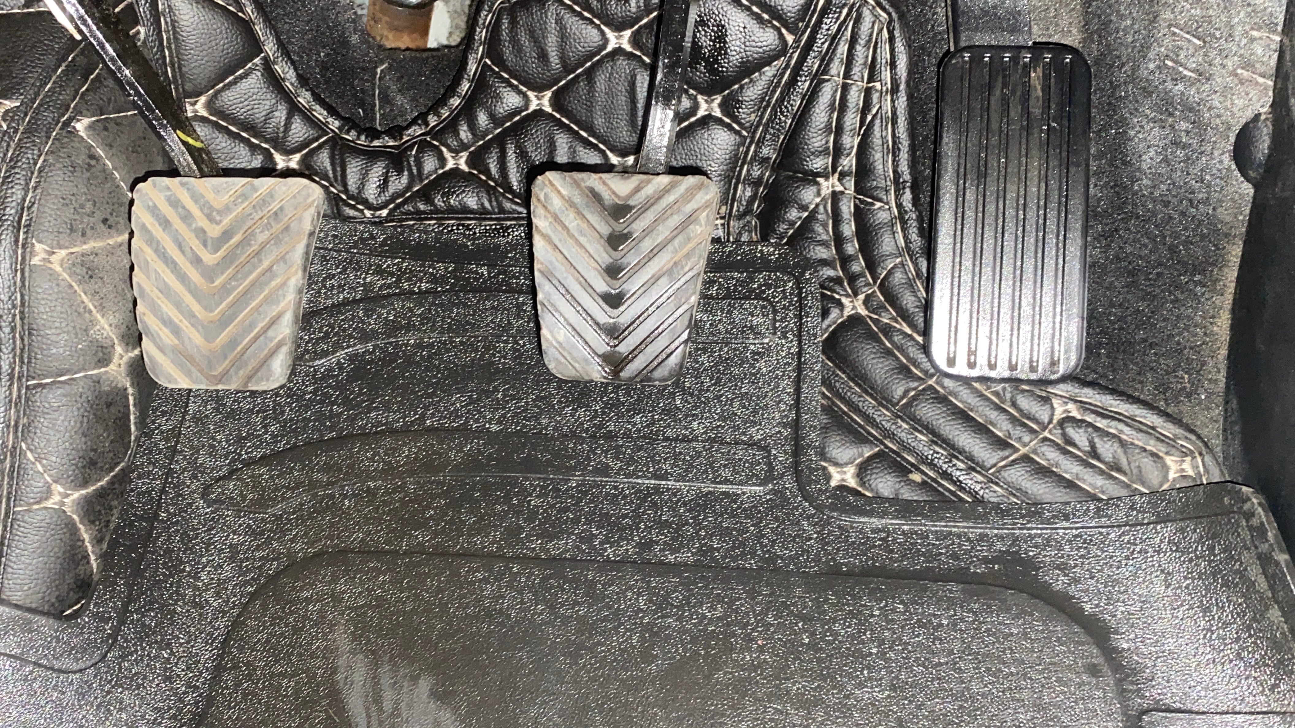 Foot pedals close-up of a Hyundai Creta 2018-2023