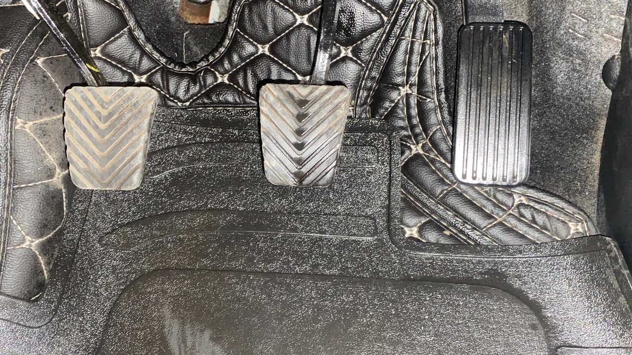 Foot pedals close-up of a Hyundai Creta 2018-2023