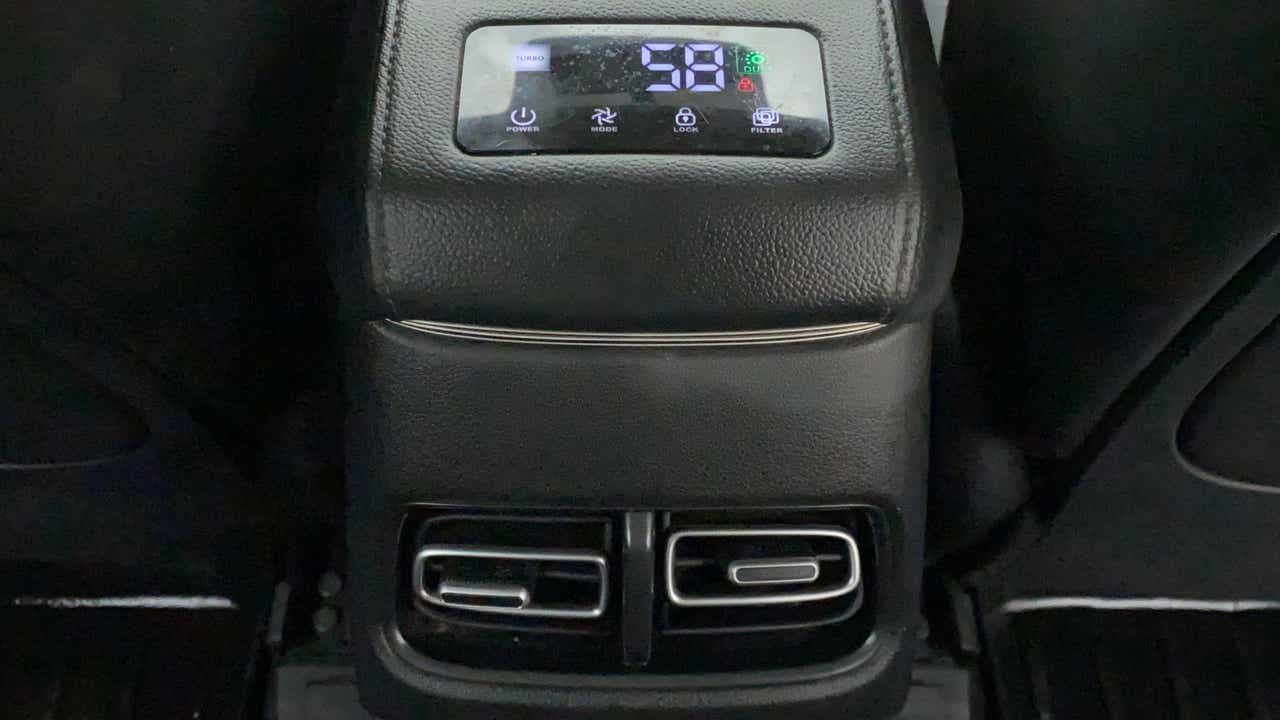 Rear AC vent and climate control of a Hyundai Creta 2018-2023
