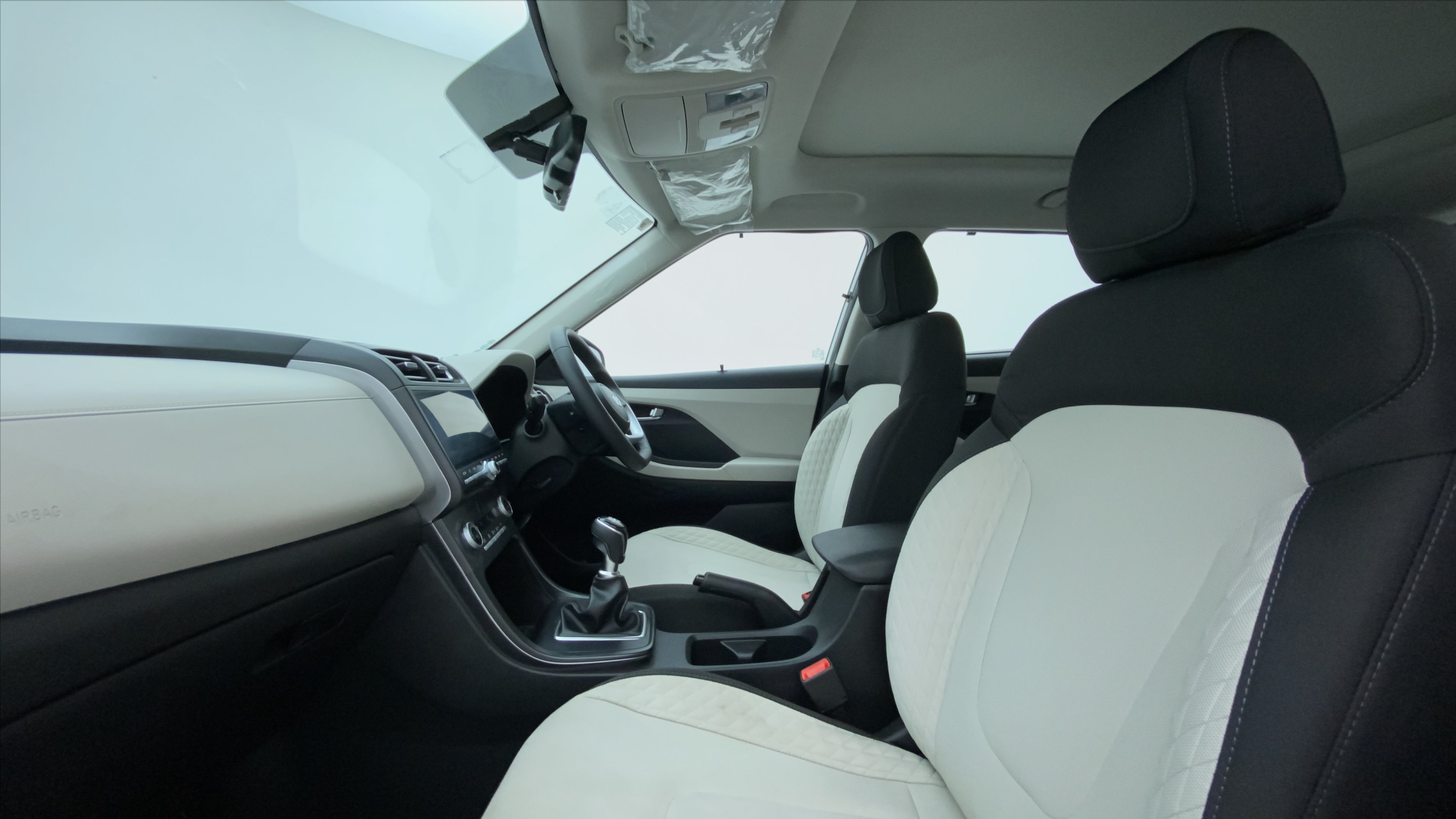Front interior view of a Hyundai Creta 2018-2023