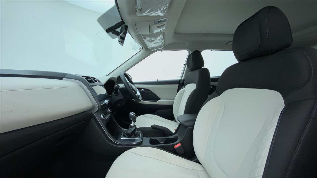 Front interior view of a Hyundai Creta 2018-2023