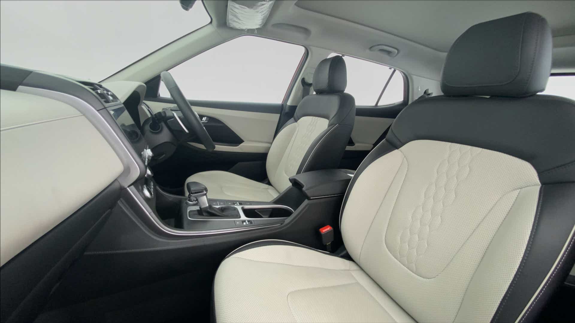 Front seats and dashboard of a Hyundai Creta 2018-2023