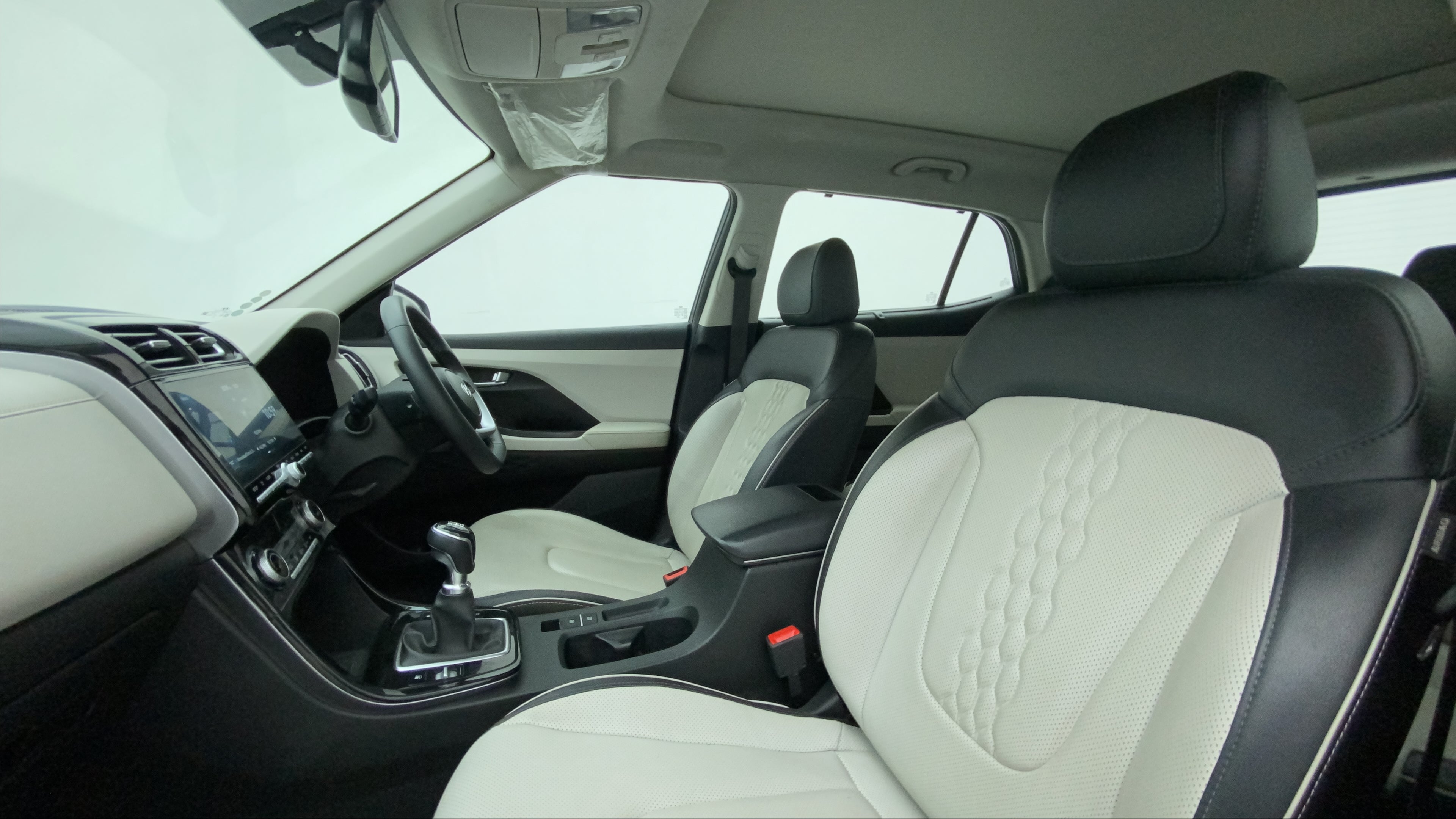 Front interior view of a Hyundai Creta 2018-2023