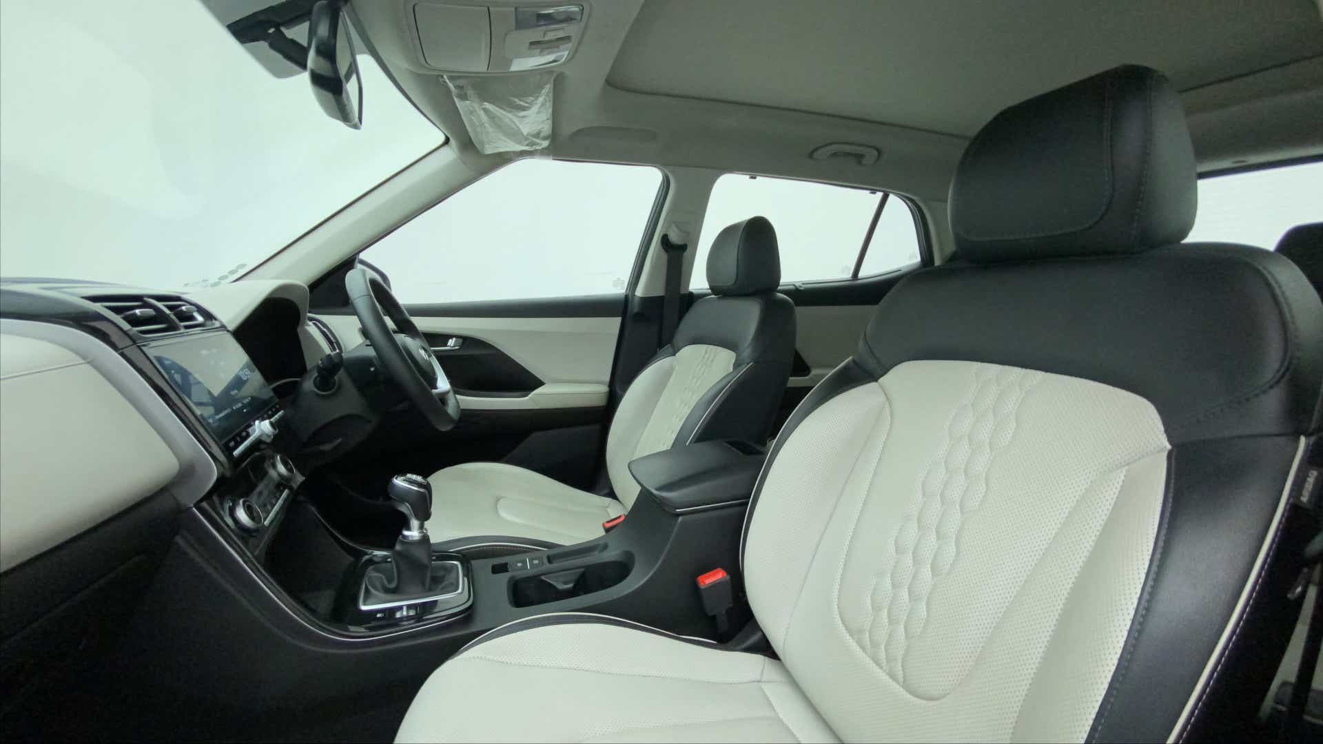 Front interior view of a Hyundai Creta 2018-2023
